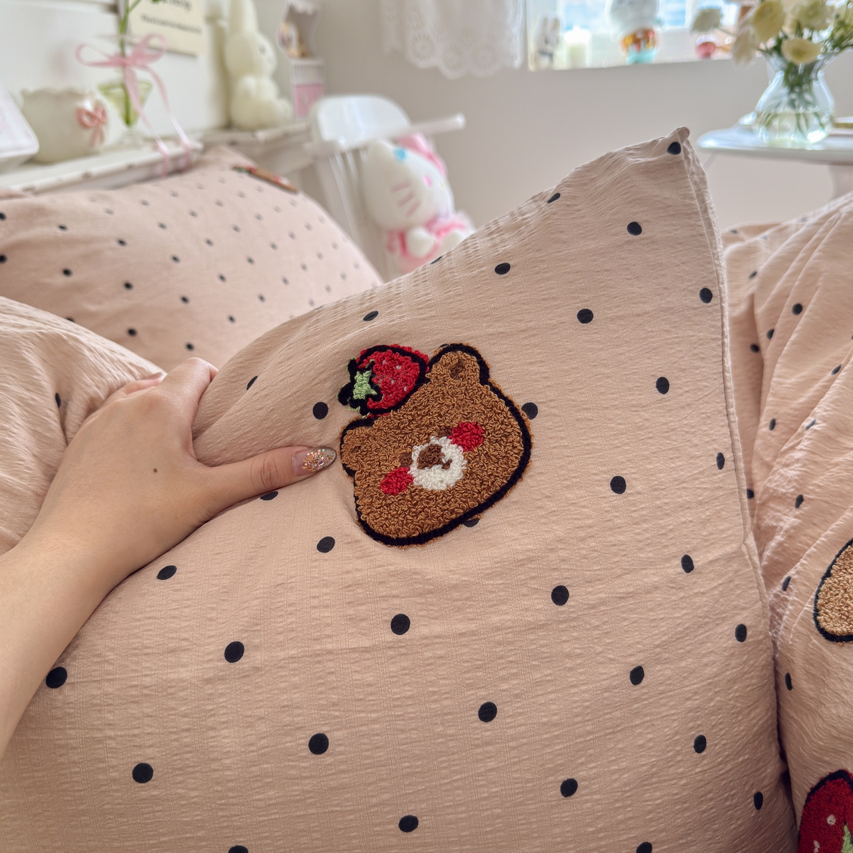 91家纺网 家纺一手货源 找家纺 卡斯诺家纺馆 2026新款皱皱棉双层纱毛巾绣四件套（下载文件包含买家秀） 倒立熊