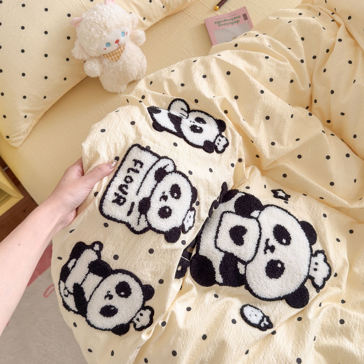 91家纺网 家纺一手货源 找家纺 卡斯诺家纺馆 2026新款皱皱棉双层纱毛巾绣四件套（下载文件包含买家秀） 黑白熊猫