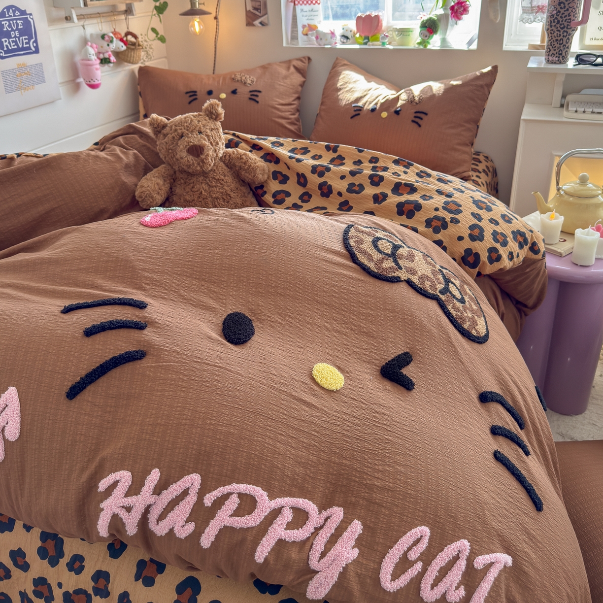 91家纺网 家纺一手货源 找家纺 卡斯诺家纺馆 2026新款皱皱棉双层纱毛巾绣四件套（下载文件包含买家秀） 摩登猫咪-咖色