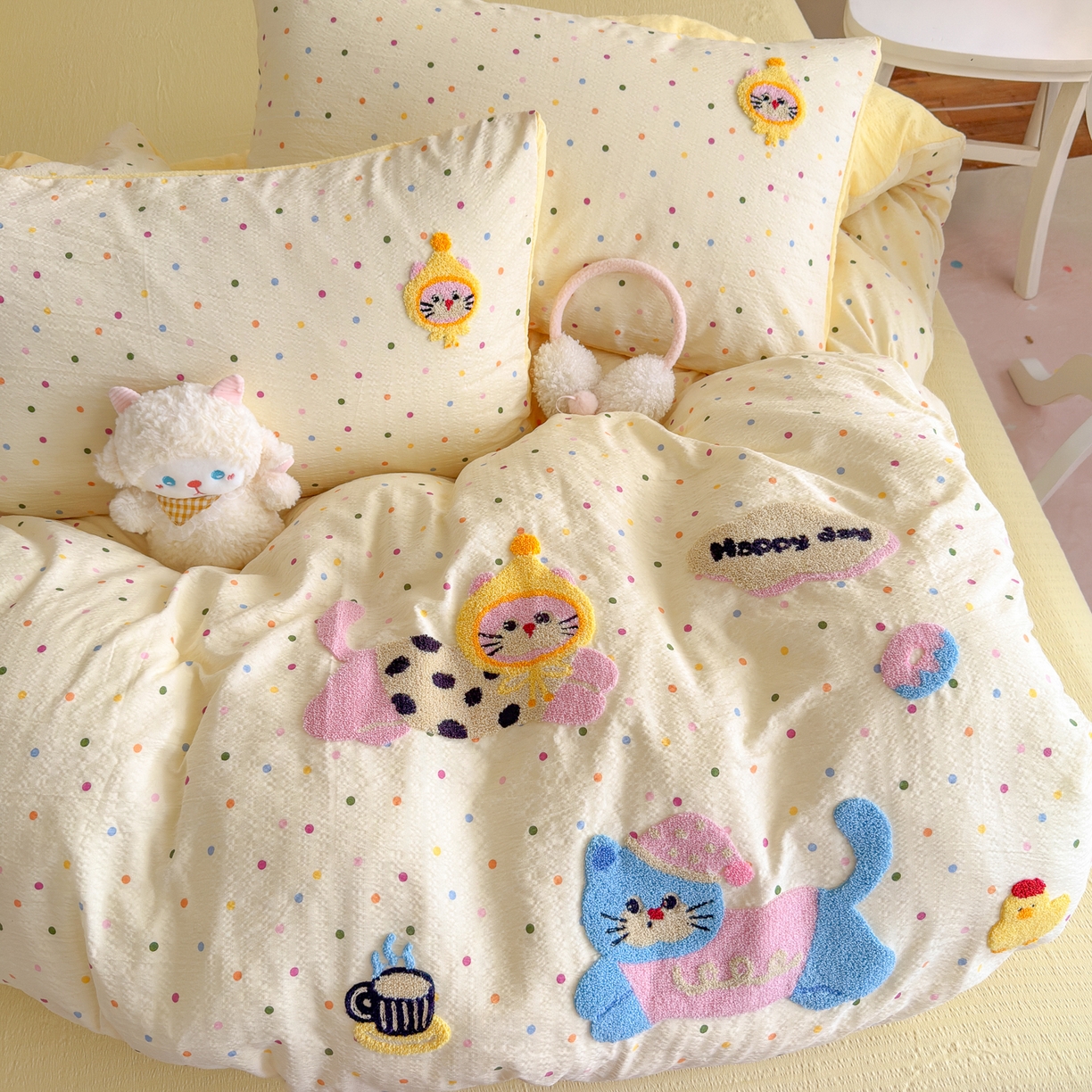 91家纺网 家纺一手货源 找家纺 卡斯诺家纺馆 2026新款皱皱棉双层纱毛巾绣四件套（下载文件包含买家秀） 快乐猫咪