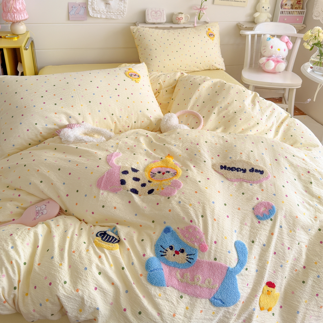 91家纺网 家纺一手货源 找家纺 卡斯诺家纺馆 2026新款皱皱棉双层纱毛巾绣四件套（下载文件包含买家秀） 快乐猫咪