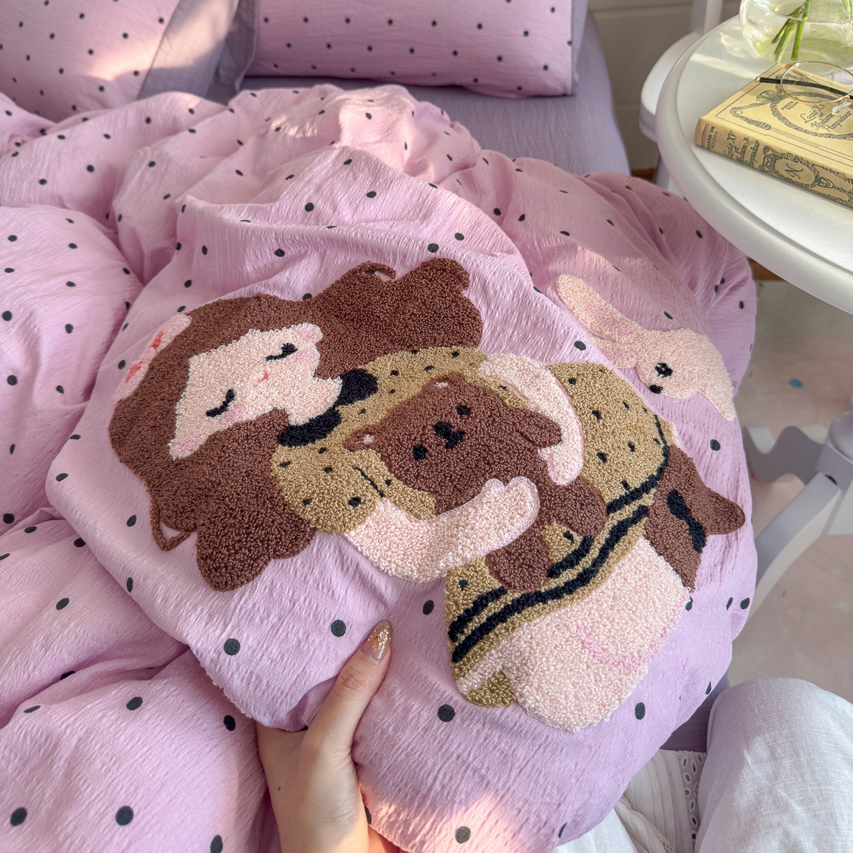 91家纺网 家纺一手货源 找家纺 卡斯诺家纺馆 2026新款皱皱棉双层纱毛巾绣四件套（下载文件包含买家秀） 时尚女孩