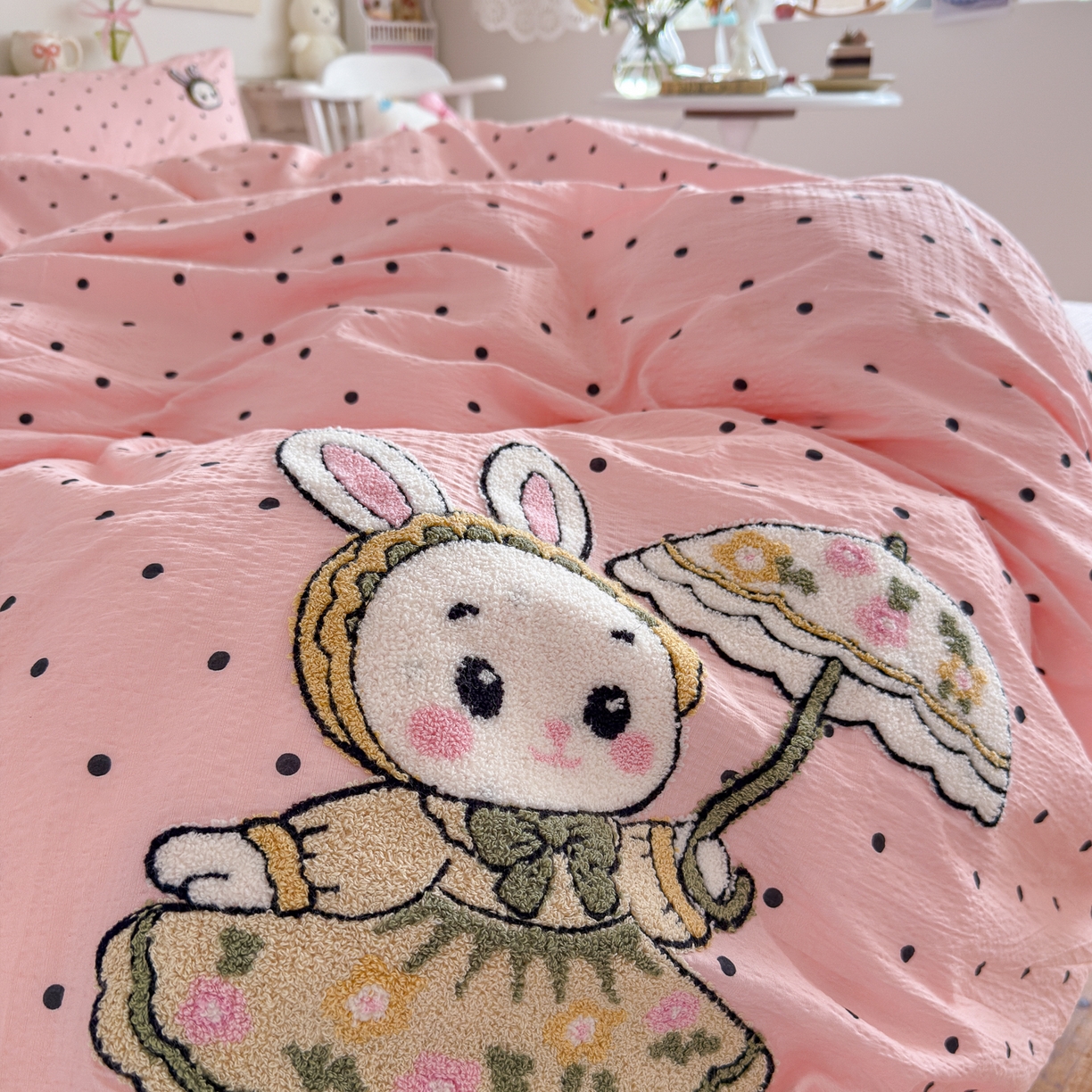 91家纺网 家纺一手货源 找家纺 卡斯诺家纺馆 2026新款皱皱棉双层纱毛巾绣四件套（下载文件包含买家秀） 花伞兔