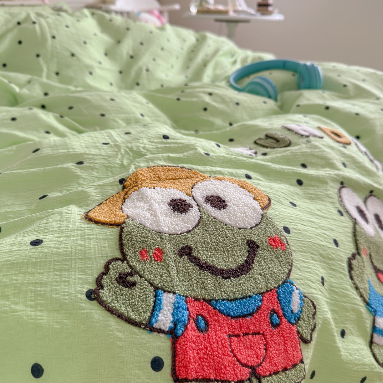 91家纺网 家纺一手货源 找家纺 卡斯诺家纺馆 2026新款皱皱棉双层纱毛巾绣四件套（下载文件包含买家秀） 绿萌蛙