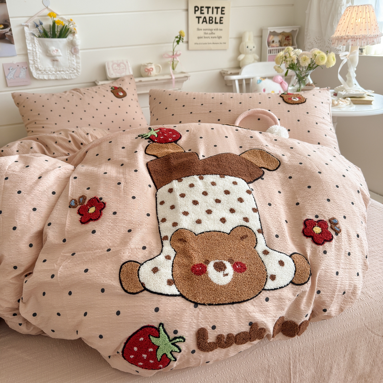 91家纺网 家纺一手货源 找家纺 卡斯诺家纺馆 2026新款皱皱棉双层纱毛巾绣四件套（下载文件包含买家秀） 倒立熊