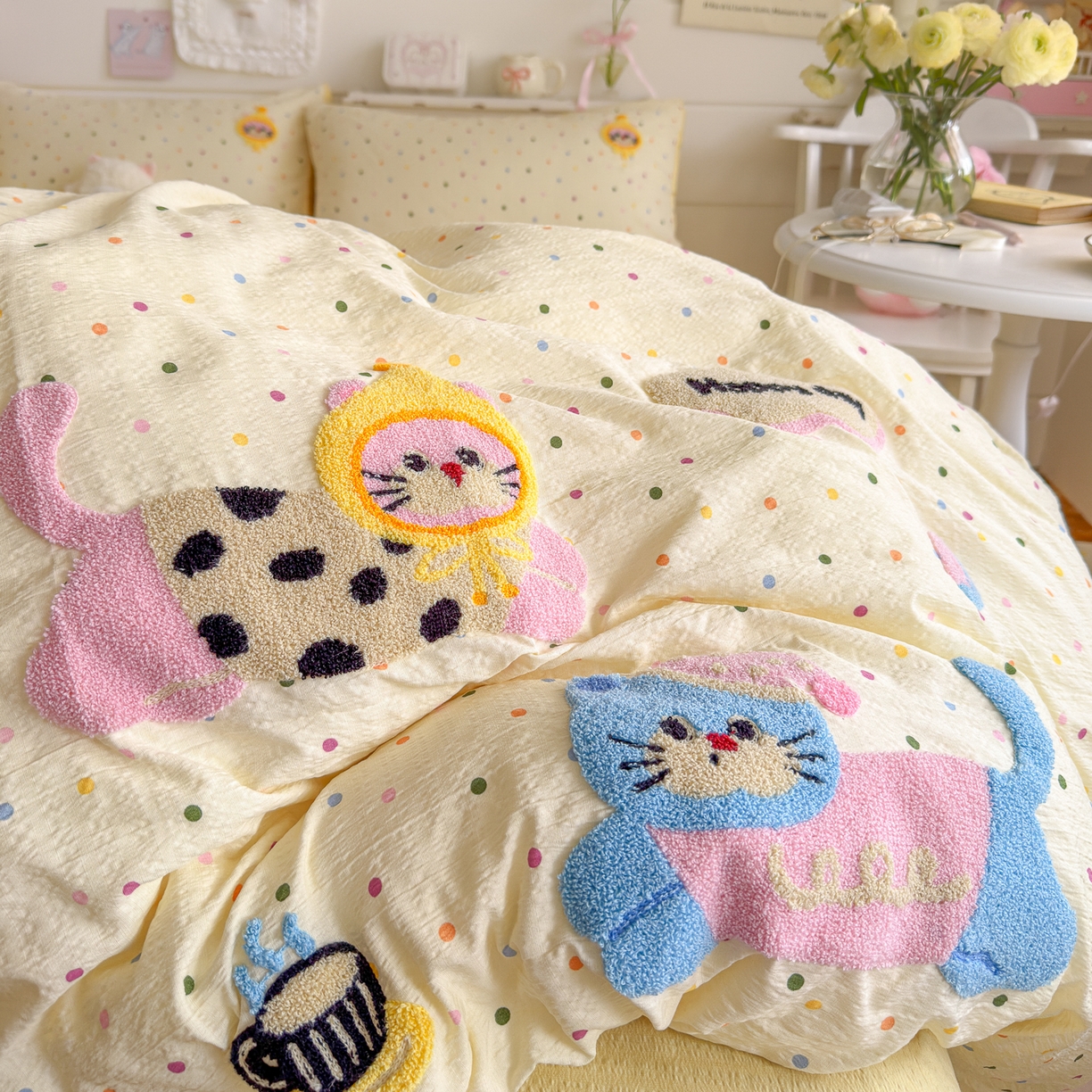 91家纺网 家纺一手货源 找家纺 卡斯诺家纺馆 2026新款皱皱棉双层纱毛巾绣四件套（下载文件包含买家秀） 快乐猫咪