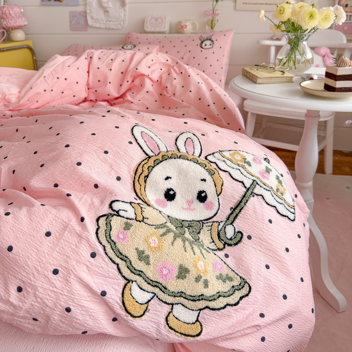 91家纺网 家纺一手货源 找家纺 卡斯诺家纺馆 2026新款皱皱棉双层纱毛巾绣四件套（下载文件包含买家秀） 花伞兔