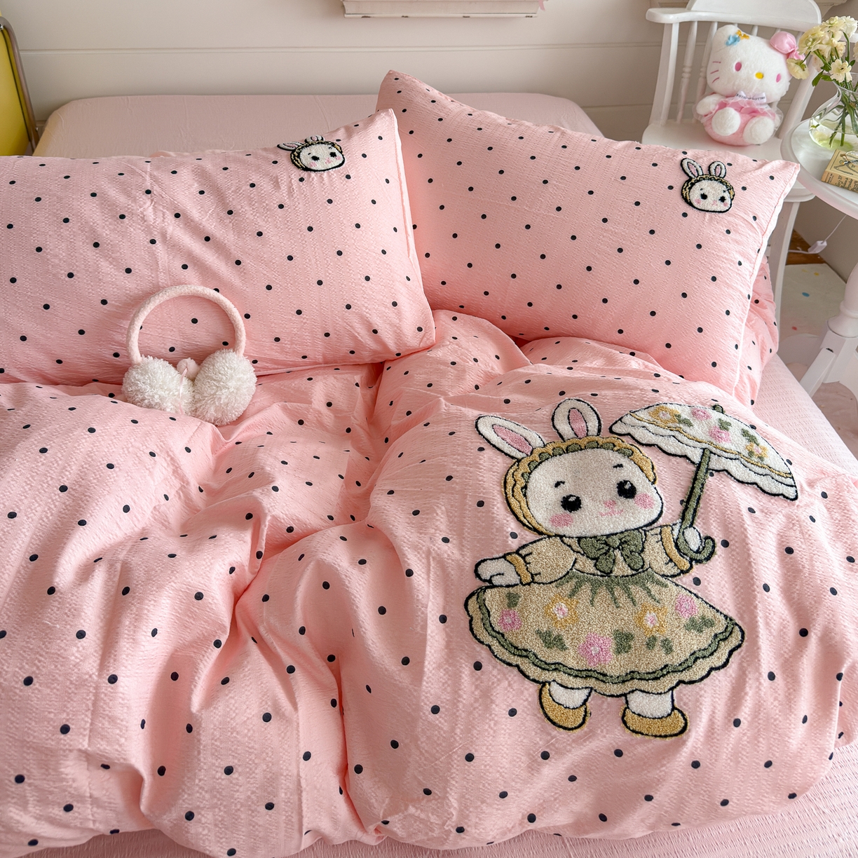 91家纺网 家纺一手货源 找家纺 卡斯诺家纺馆 2026新款皱皱棉双层纱毛巾绣四件套（下载文件包含买家秀） 花伞兔