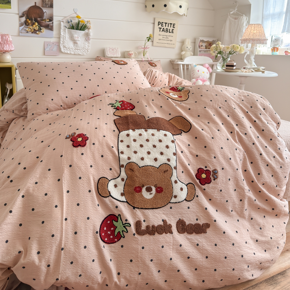 91家纺网 家纺一手货源 找家纺 卡斯诺家纺馆 2026新款皱皱棉双层纱毛巾绣四件套（下载文件包含买家秀） 倒立熊