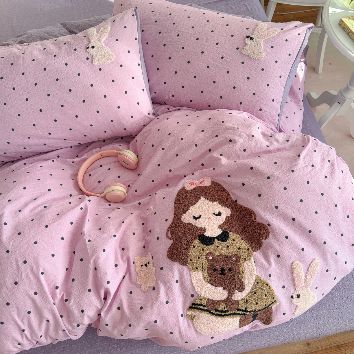 91家纺网 家纺一手货源 找家纺 卡斯诺家纺馆 2026新款皱皱棉双层纱毛巾绣四件套（下载文件包含买家秀） 时尚女孩