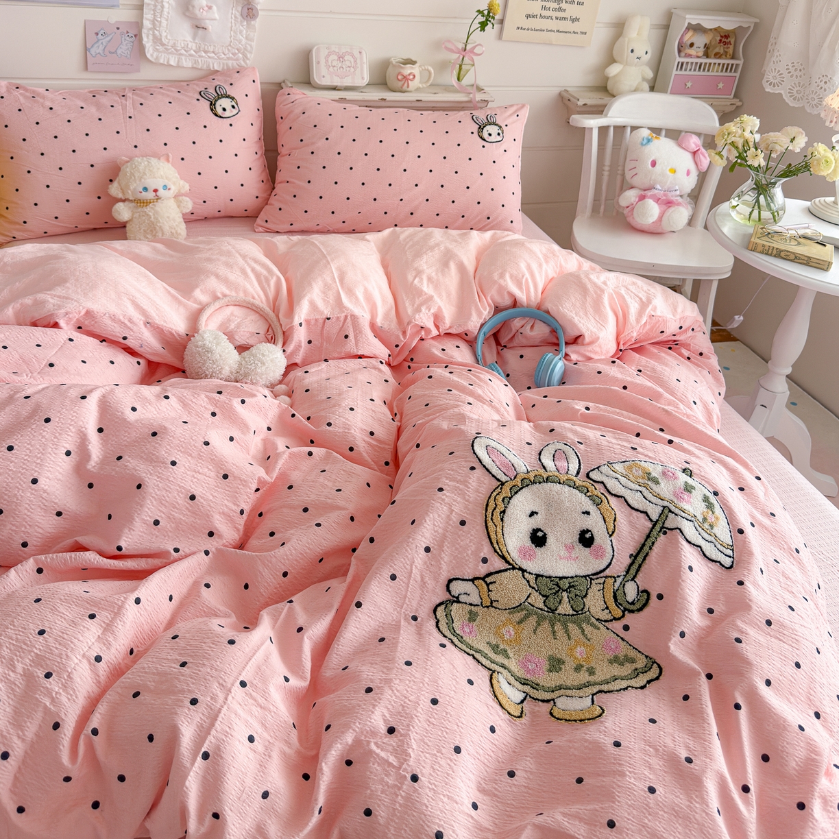 91家纺网 家纺一手货源 找家纺 卡斯诺家纺馆 2026新款皱皱棉双层纱毛巾绣四件套（下载文件包含买家秀） 花伞兔