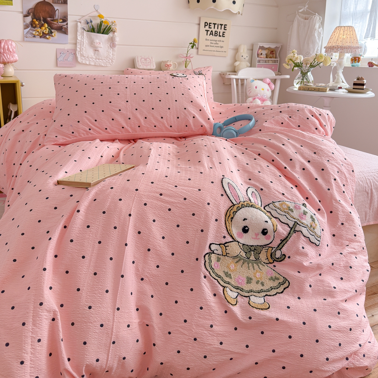 91家纺网 家纺一手货源 找家纺 卡斯诺家纺馆 2026新款皱皱棉双层纱毛巾绣四件套（下载文件包含买家秀） 花伞兔