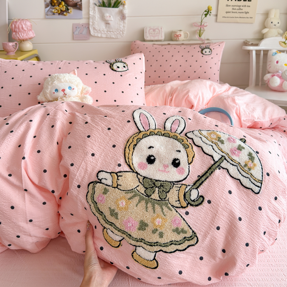 91家纺网 家纺一手货源 找家纺 卡斯诺家纺馆 2026新款皱皱棉双层纱毛巾绣四件套（下载文件包含买家秀） 花伞兔