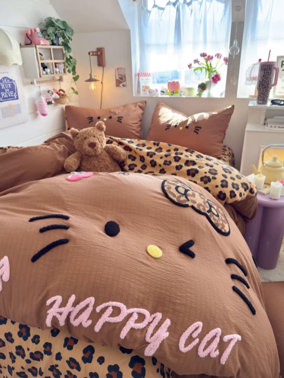 91家纺网 家纺一手货源 找家纺 卡斯诺家纺馆 2026新款皱皱棉双层纱毛巾绣四件套（下载文件包含买家秀） 摩登猫咪-咖色