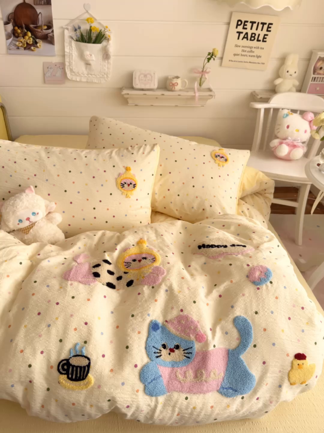 91家纺网 家纺一手货源 找家纺 卡斯诺家纺馆 2026新款皱皱棉双层纱毛巾绣四件套（下载文件包含买家秀） 快乐猫咪