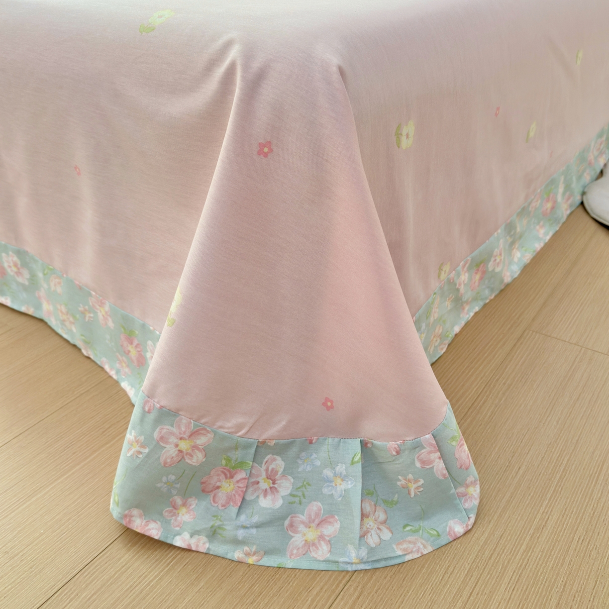 91家纺网 家纺一手货源 找家纺 乐童家纺 2026新款全棉网红直播爆款吊边一字绣工艺款四件套-系列二 恋恋花开