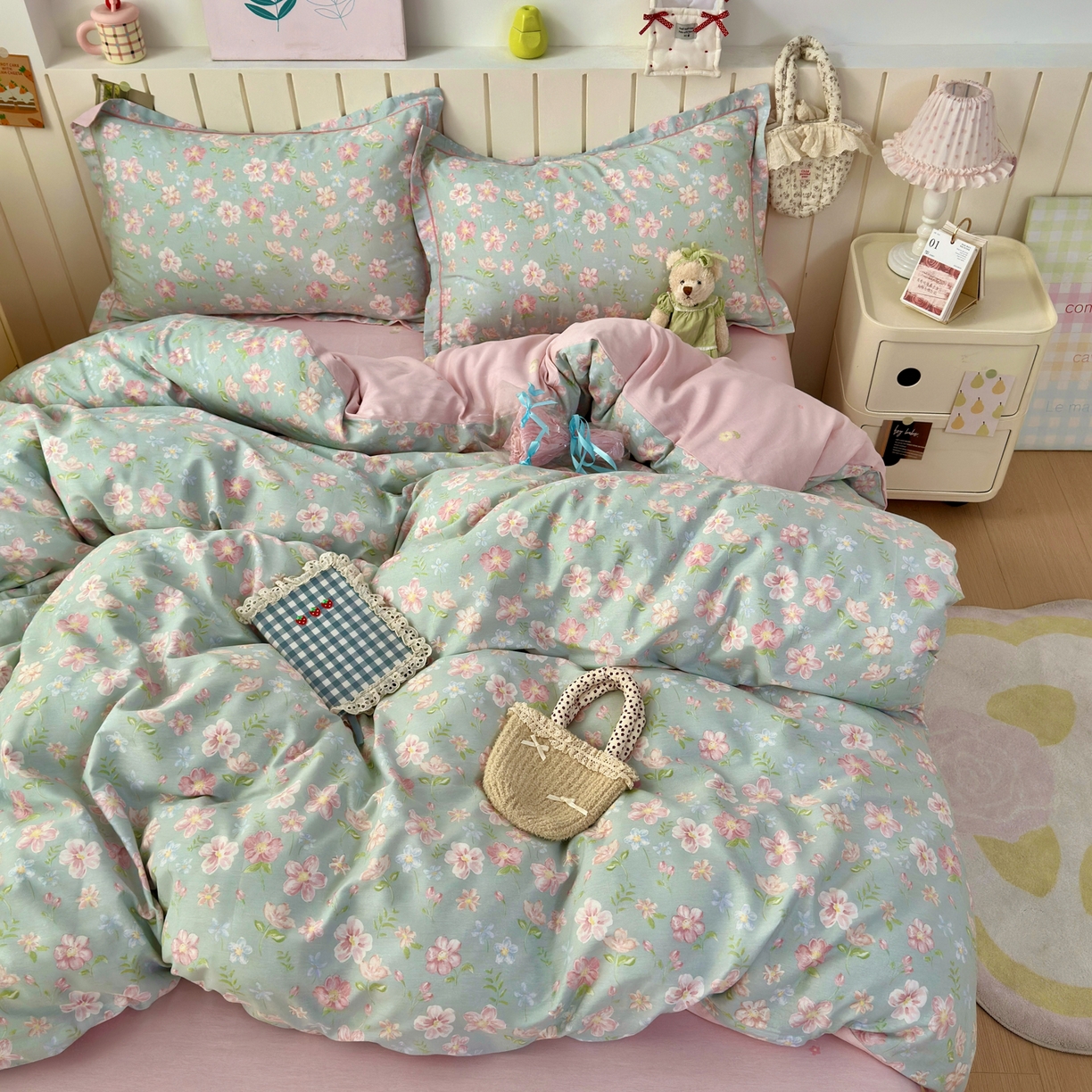 91家纺网 家纺一手货源 找家纺 乐童家纺 2026新款全棉网红直播爆款吊边一字绣工艺款四件套-系列二 恋恋花开