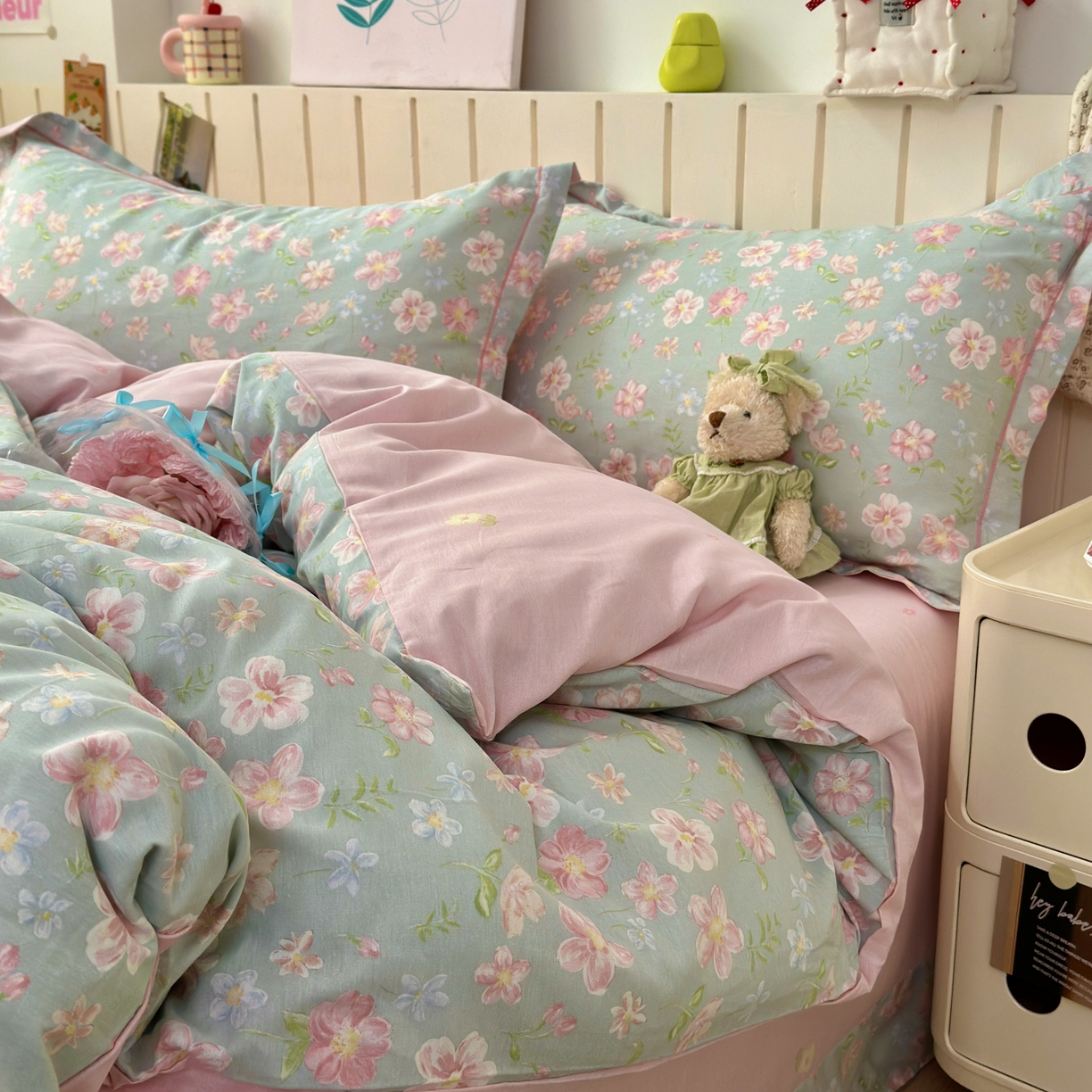 91家纺网 家纺一手货源 找家纺 乐童家纺 2026新款全棉网红直播爆款吊边一字绣工艺款四件套-系列二 恋恋花开