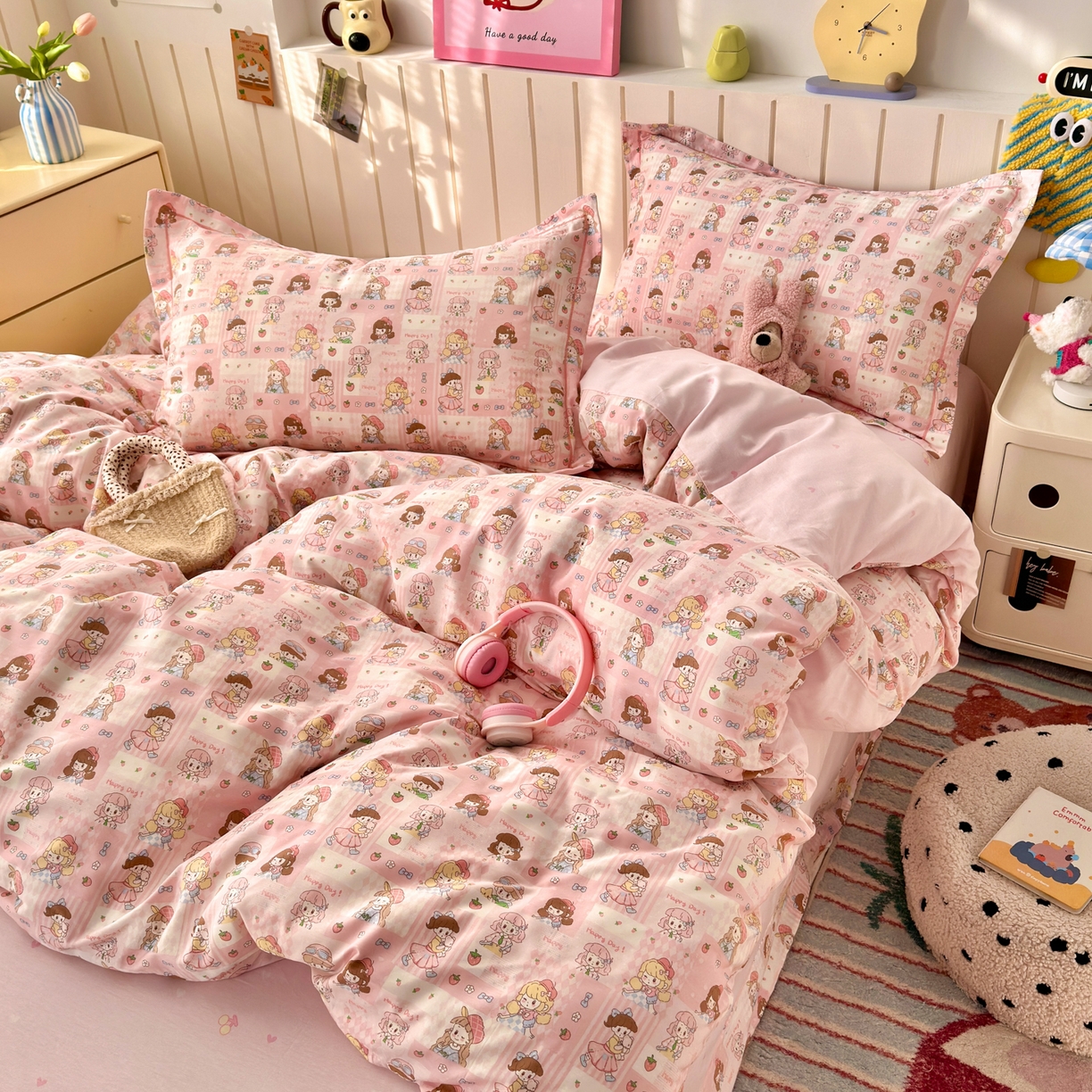 91家纺网 家纺一手货源 找家纺 乐童家纺 2026新款全棉网红直播爆款吊边一字绣工艺款四件套-系列二 派对女孩