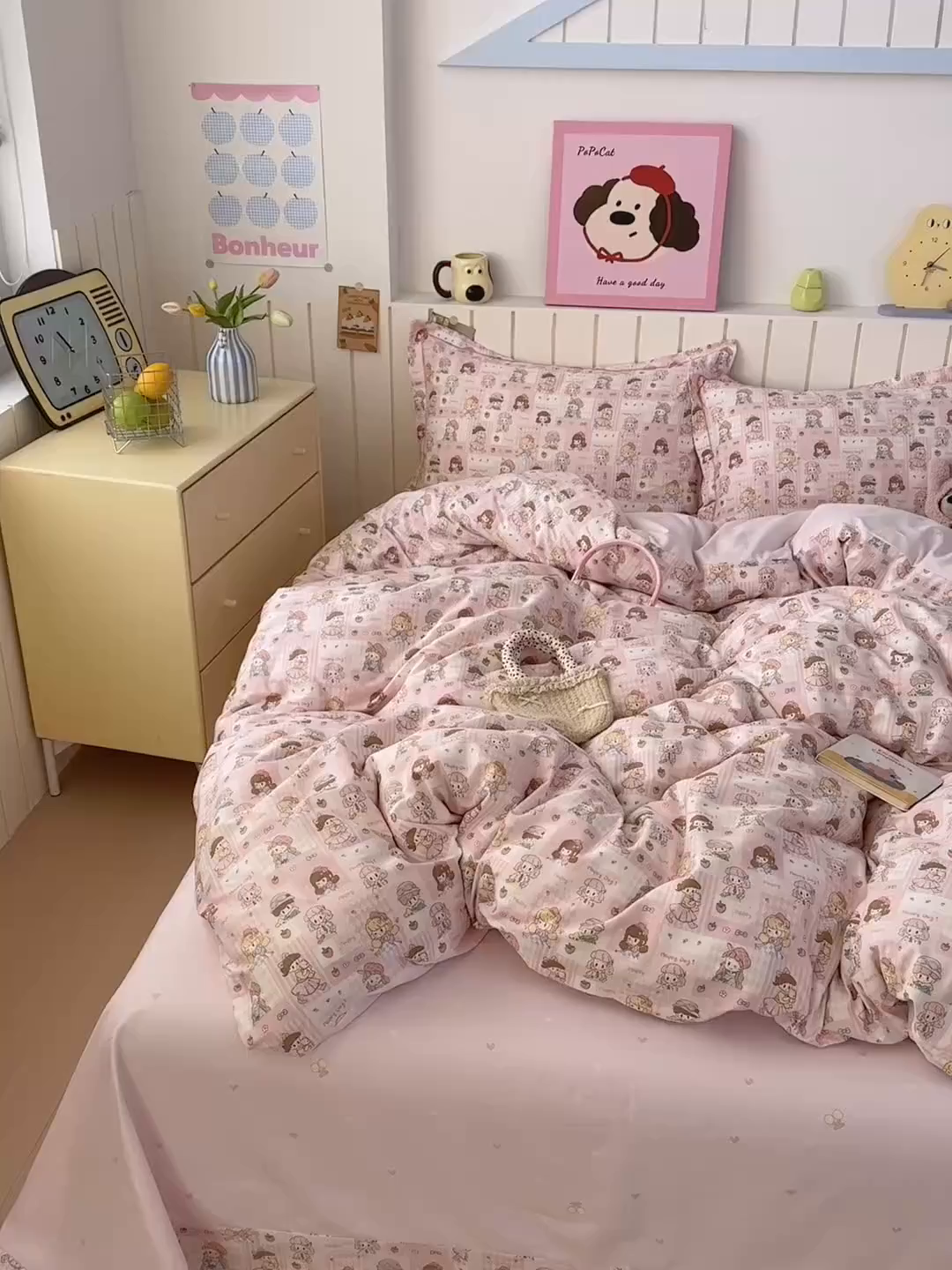 91家纺网 家纺一手货源 找家纺 乐童家纺 2026新款全棉网红直播爆款吊边一字绣工艺款四件套-系列二 派对女孩