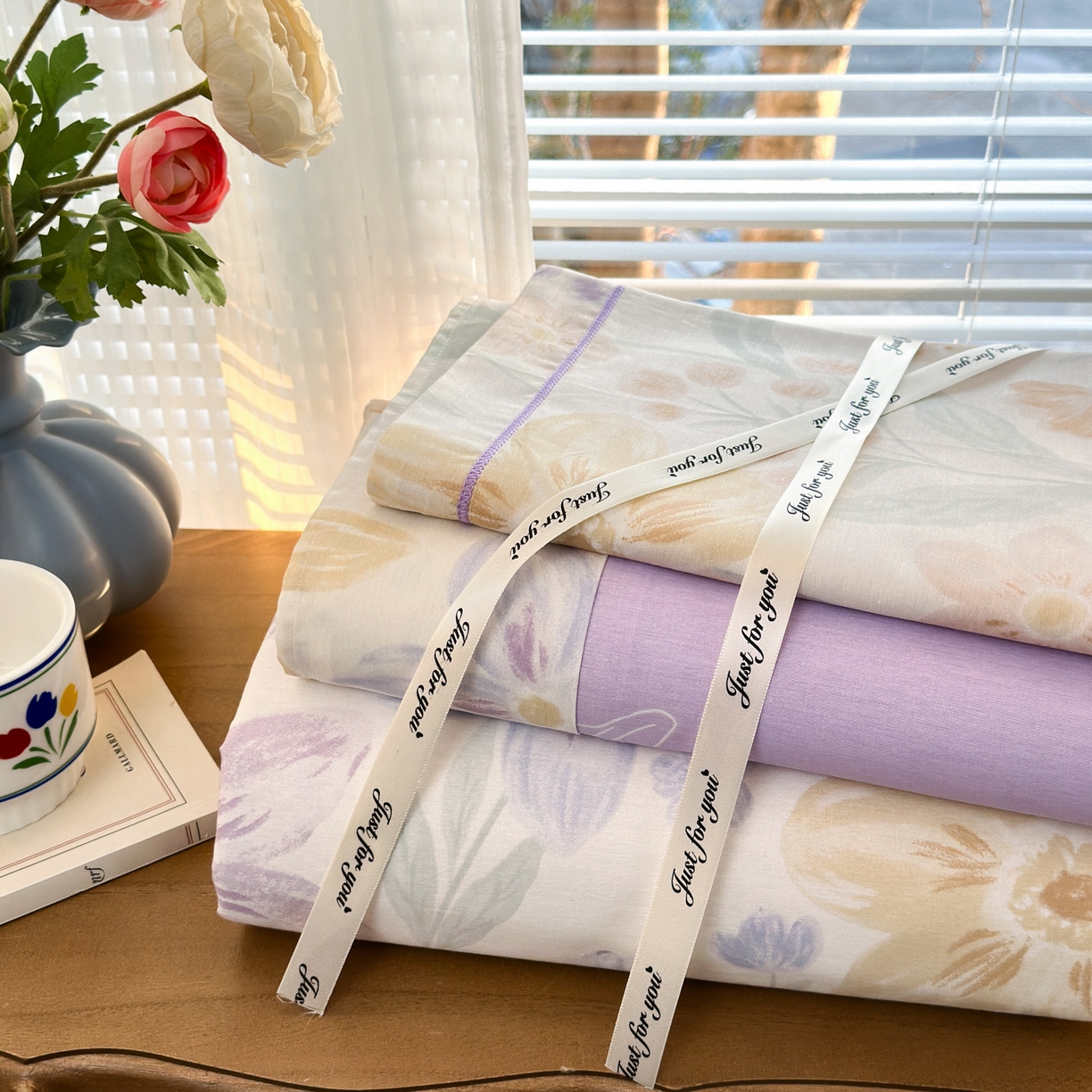 91家纺网 家纺一手货源 找家纺 乐童家纺 2026新款全棉网红直播爆款吊边一字绣工艺款四件套-系列二 柔色花笺