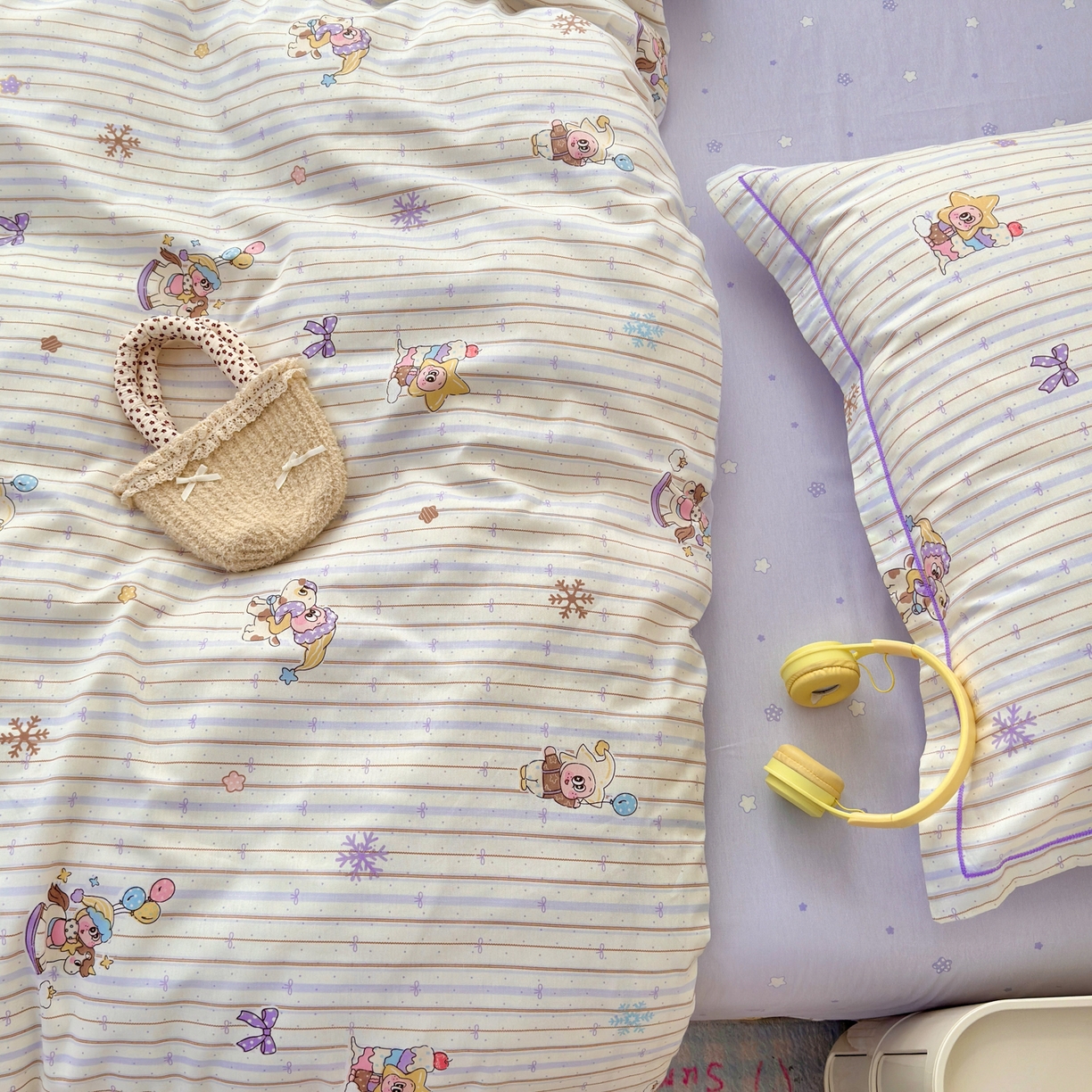 91家纺网 家纺一手货源 找家纺 乐童家纺 2026新款全棉网红直播爆款吊边一字绣工艺款四件套-系列二 小精灵