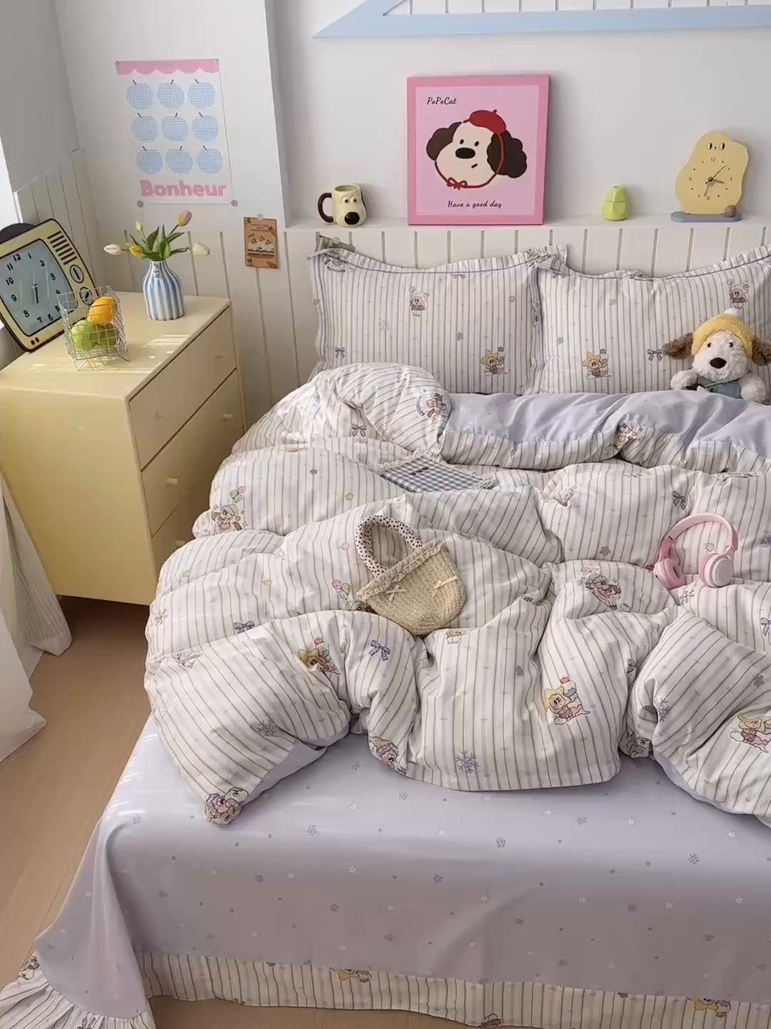 91家纺网 家纺一手货源 找家纺 乐童家纺 2026新款全棉网红直播爆款吊边一字绣工艺款四件套-系列二 小精灵