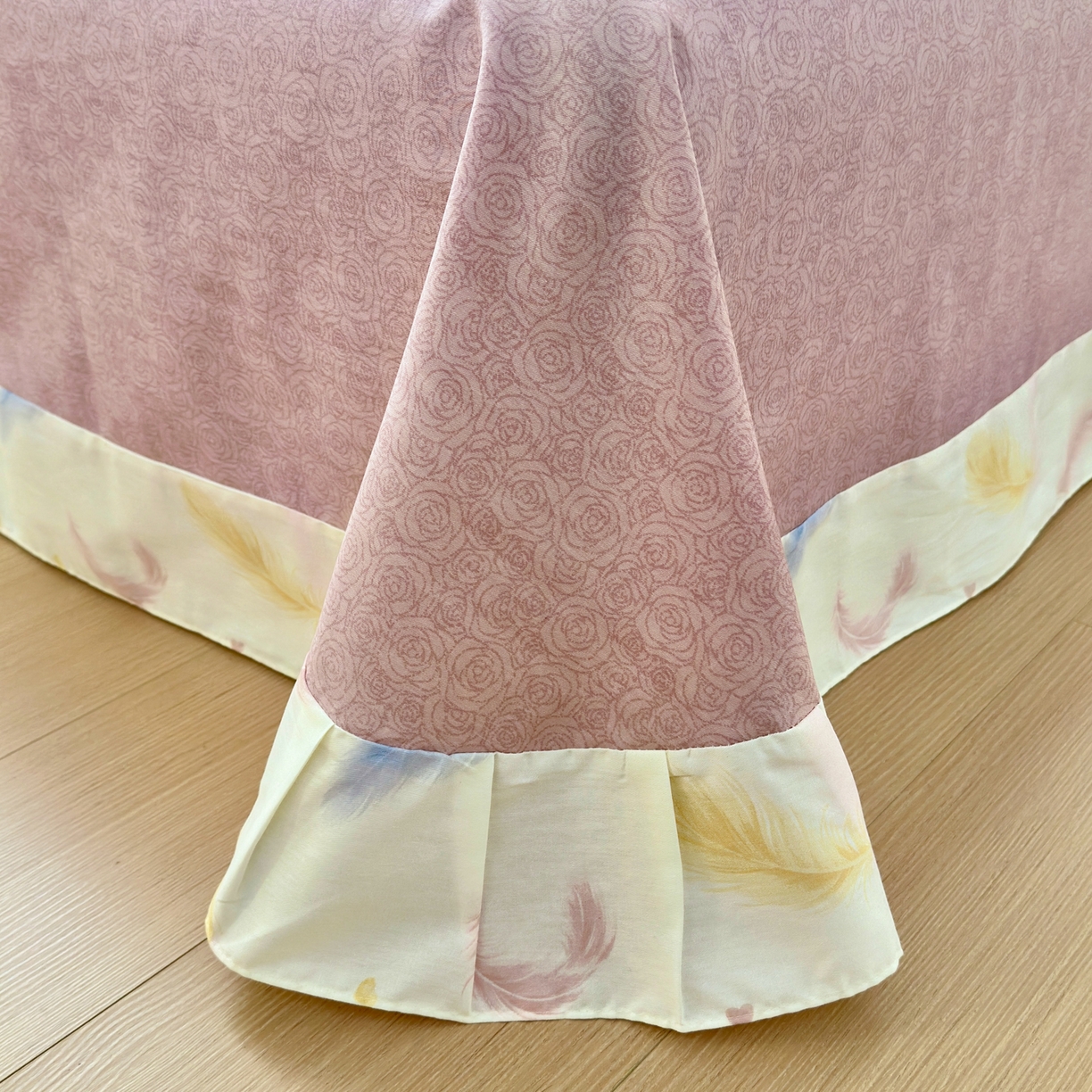 91家纺网 家纺一手货源 找家纺 乐童家纺 2026新款全棉网红直播爆款吊边一字绣工艺款四件套-系列二 羽叶