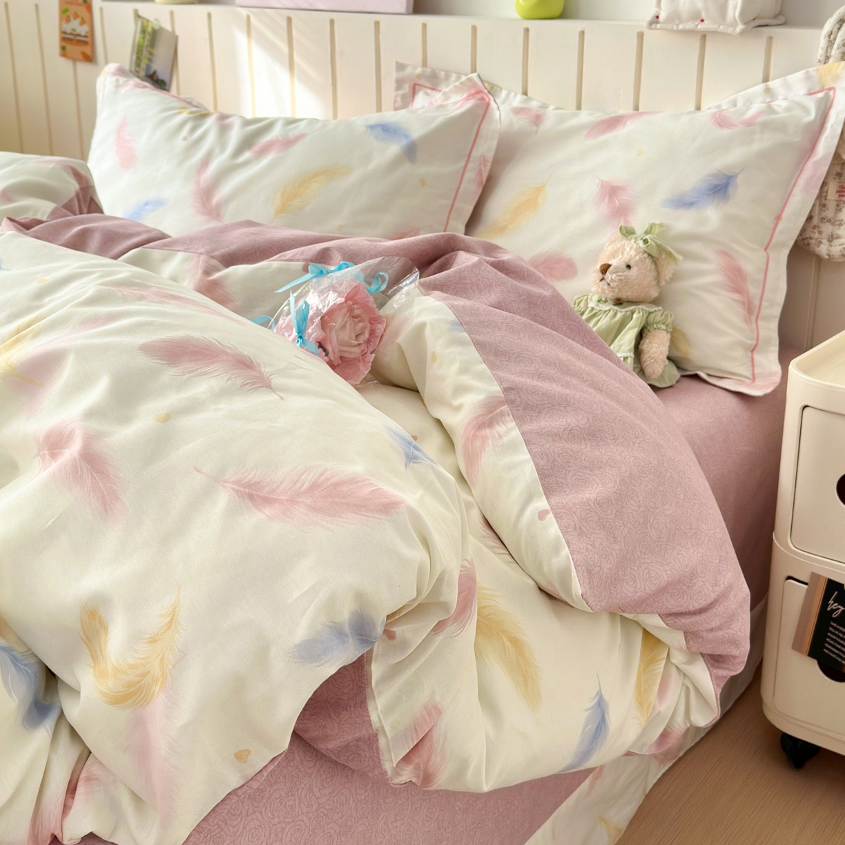 91家纺网 家纺一手货源 找家纺 乐童家纺 2026新款全棉网红直播爆款吊边一字绣工艺款四件套-系列二 羽叶