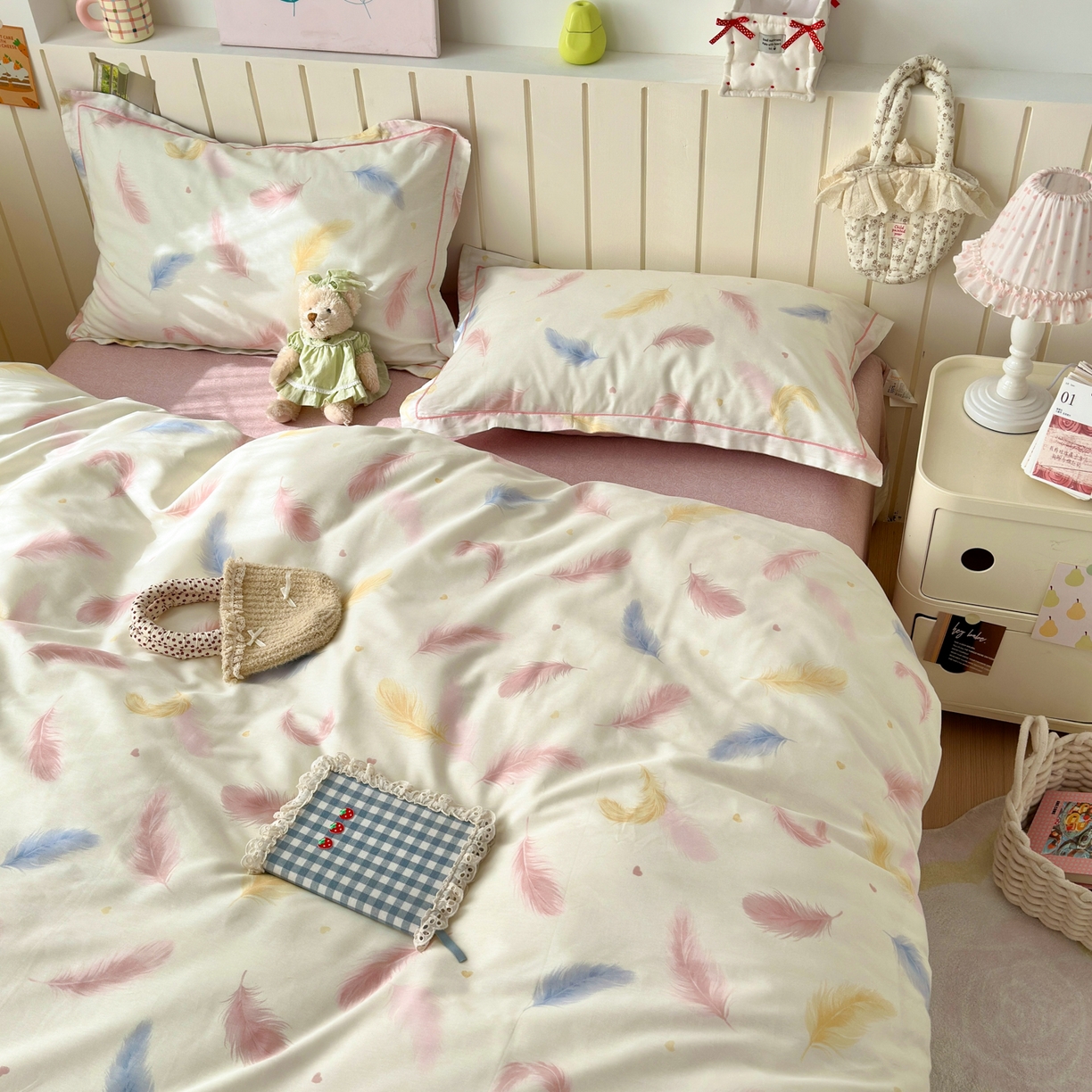 91家纺网 家纺一手货源 找家纺 乐童家纺 2026新款全棉网红直播爆款吊边一字绣工艺款四件套-系列二 羽叶