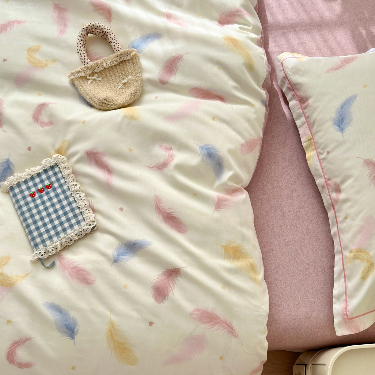 91家纺网 家纺一手货源 找家纺 乐童家纺 2026新款全棉网红直播爆款吊边一字绣工艺款四件套-系列二 羽叶