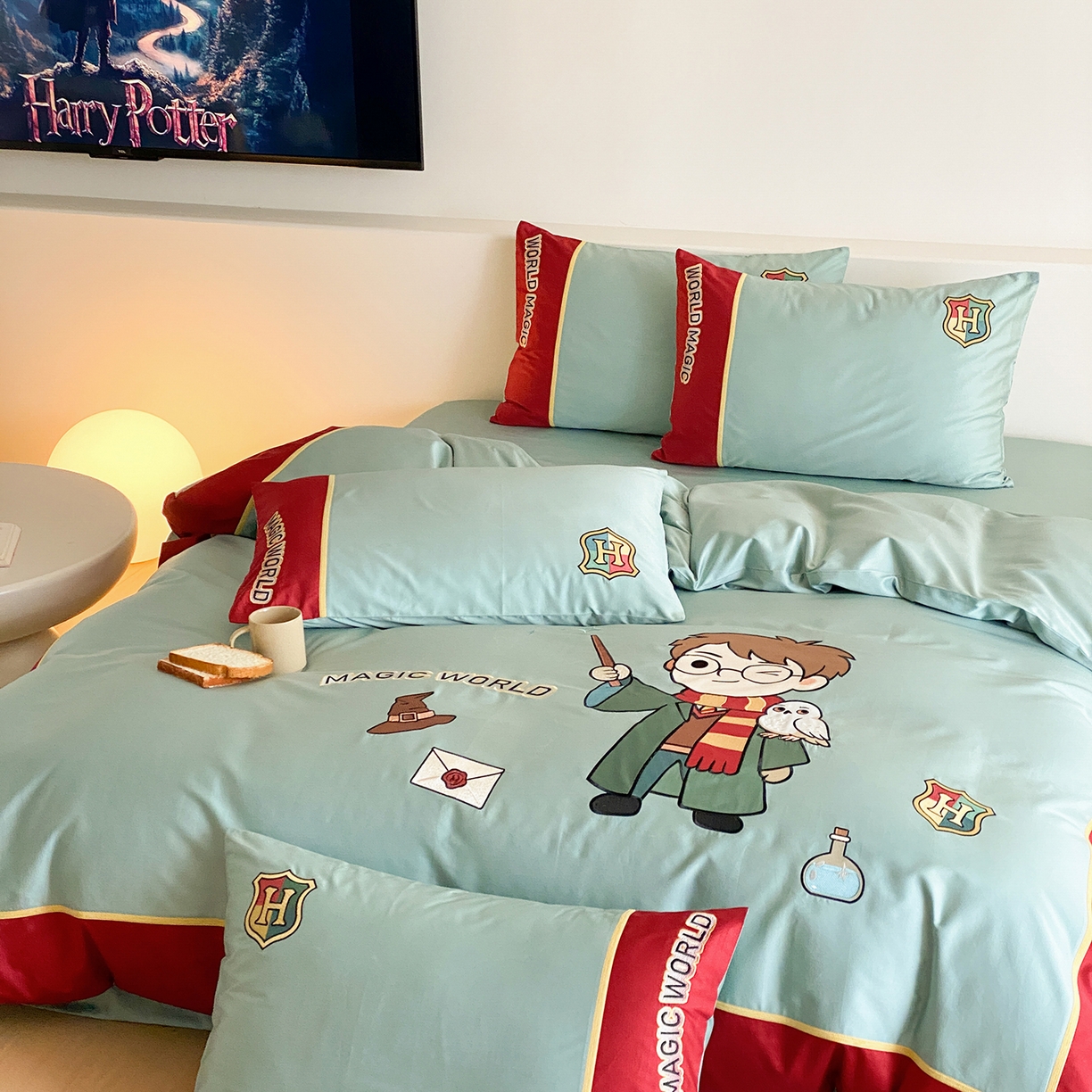 91家纺网 家纺一手货源 找家纺 （总）曼布缇 2026新款100s长绒棉刺绣四件套-魔法学院 控价超级立减活动后：券后368/408/428元起（额外设卷也不能低于此价格）会员减20