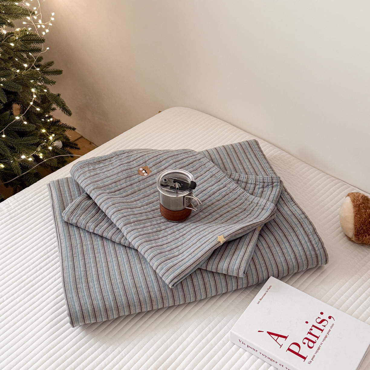 91家纺网 家纺一手货源 找家纺 沐瑟家纺 2026新款全棉水洗绣花枕巾-麦兜 麦兜-蓝色