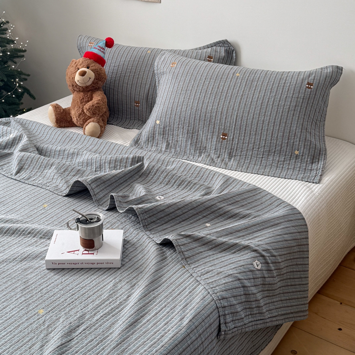 91家纺网 家纺一手货源 找家纺 沐瑟家纺 2026新款全棉水洗绣花枕巾-麦兜 麦兜-蓝色