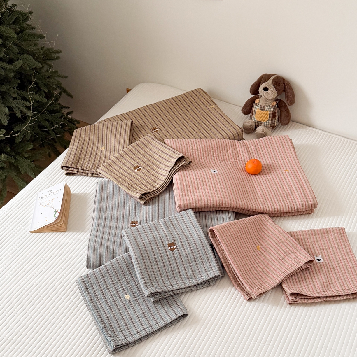 91家纺网 家纺一手货源 找家纺 沐瑟家纺 2026新款全棉水洗绣花枕巾-麦兜 组合图仅做展示不可下单