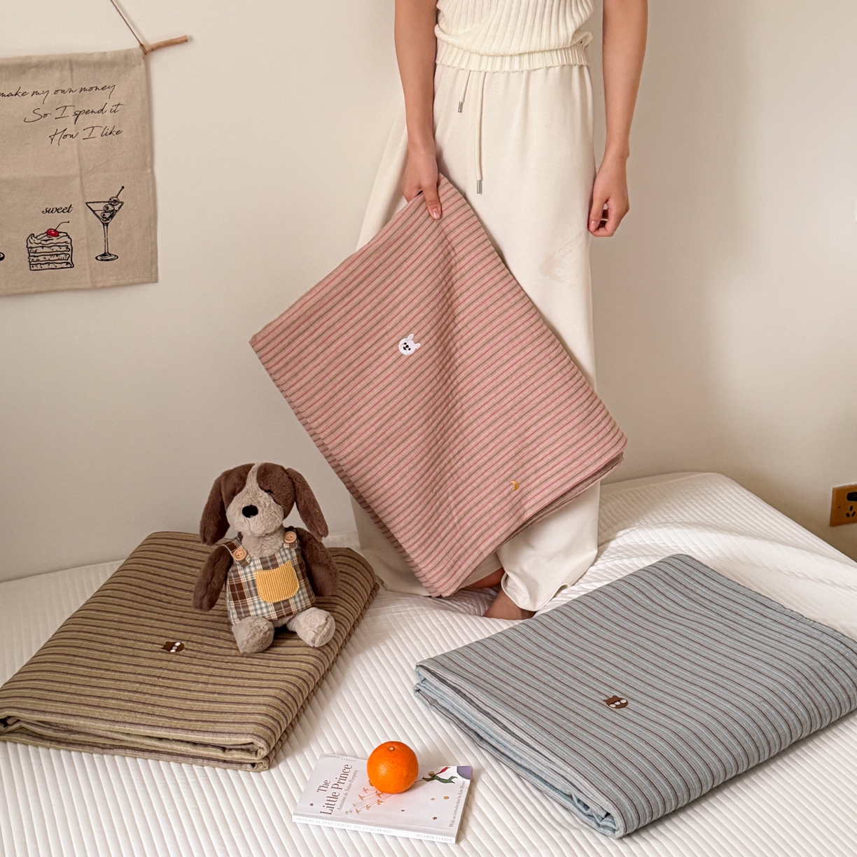 91家纺网 家纺一手货源 找家纺 沐瑟家纺 2026新款全棉水洗绣花枕巾-麦兜 组合图仅做展示不可下单