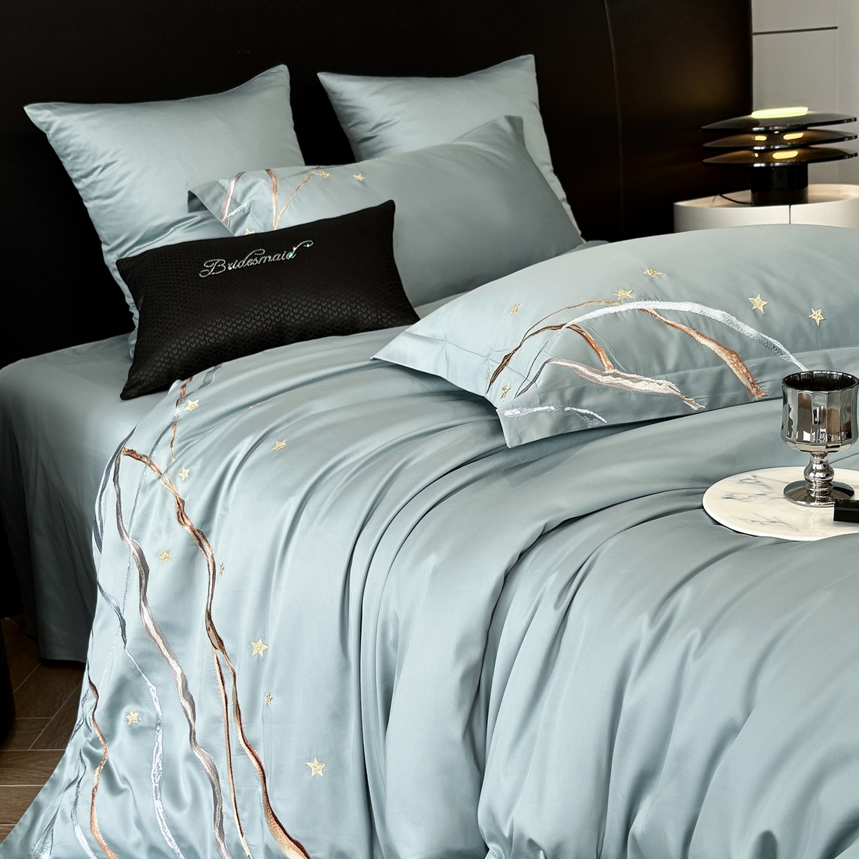 91家纺网 家纺一手货源 找家纺 （总）曼布缇 2026春夏新款长绒棉绣花新品四件套-赛拉罗（严格控价券后378元起）控价超级立减活动后：券后378元起（额外设卷也不能低于此价格）会员减20 