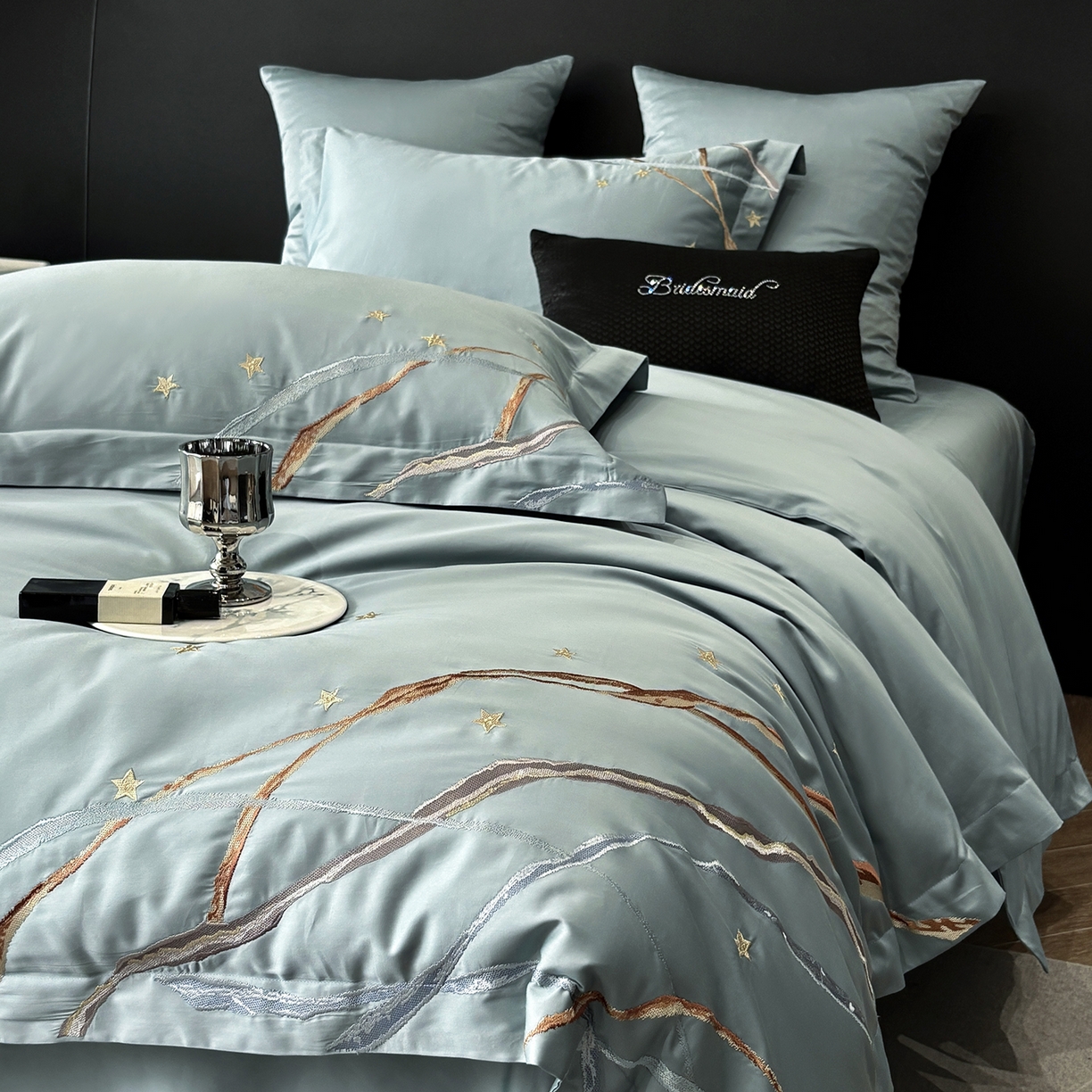 91家纺网 家纺一手货源 找家纺 （总）曼布缇 2026春夏新款长绒棉绣花新品四件套-赛拉罗（严格控价券后378元起）控价超级立减活动后：券后378元起（额外设卷也不能低于此价格）会员减20 