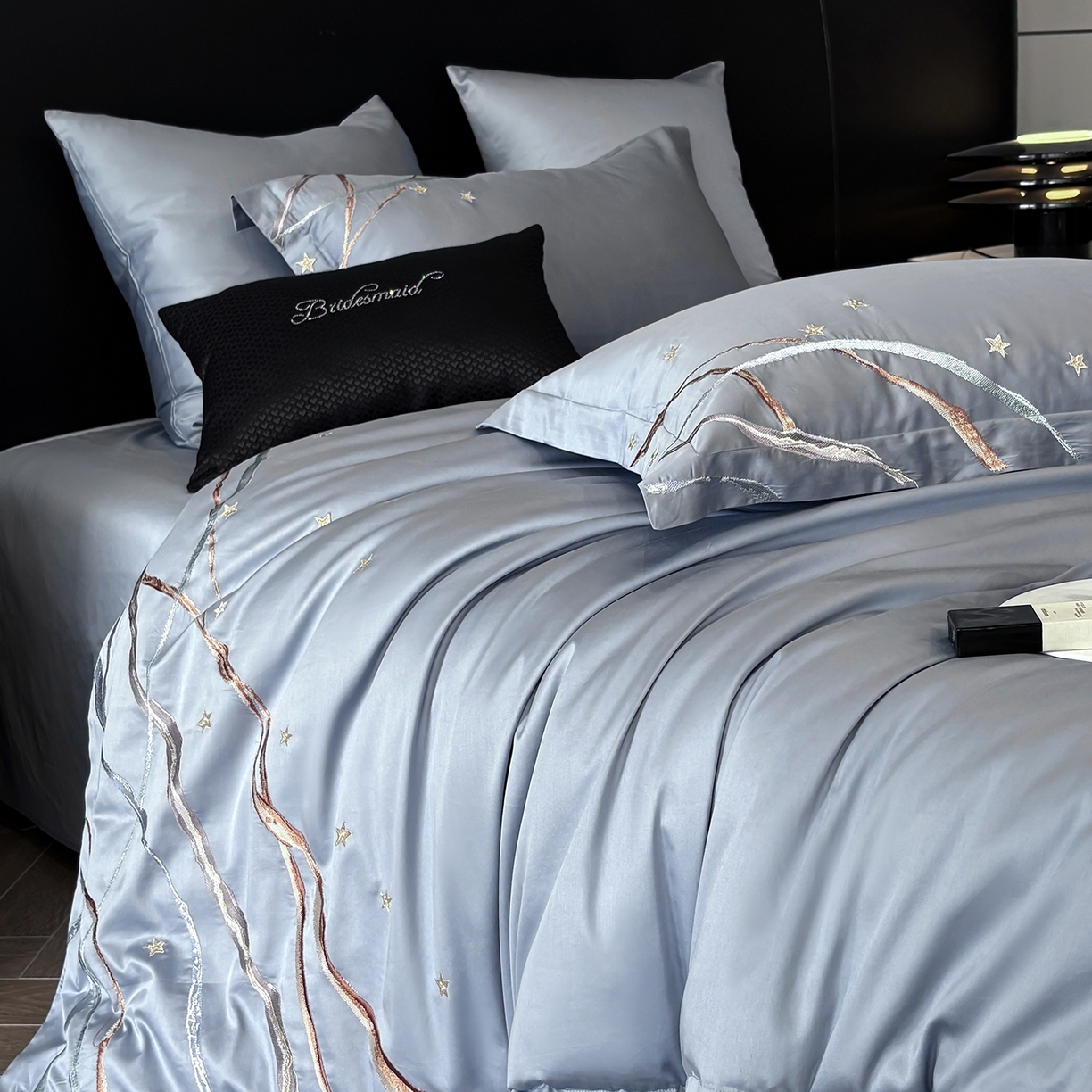 91家纺网 家纺一手货源 找家纺 曼布缇 2026春夏新款长绒棉绣花新品四件套-赛拉罗（严格控价券后378元起）控价超级立减活动后：券后378元起（额外设卷也不能低于此价格）会员减20  赛拉罗-蔚蓝