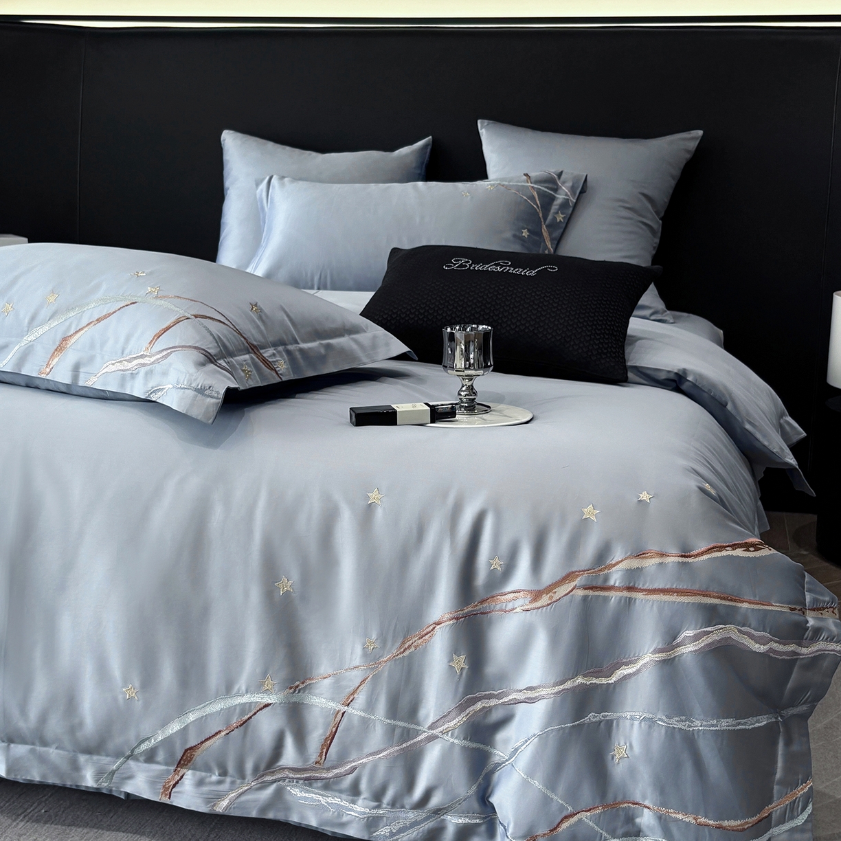 91家纺网 家纺一手货源 找家纺 曼布缇 2026春夏新款长绒棉绣花新品四件套-赛拉罗（严格控价券后378元起）控价超级立减活动后：券后378元起（额外设卷也不能低于此价格）会员减20  赛拉罗-蔚蓝