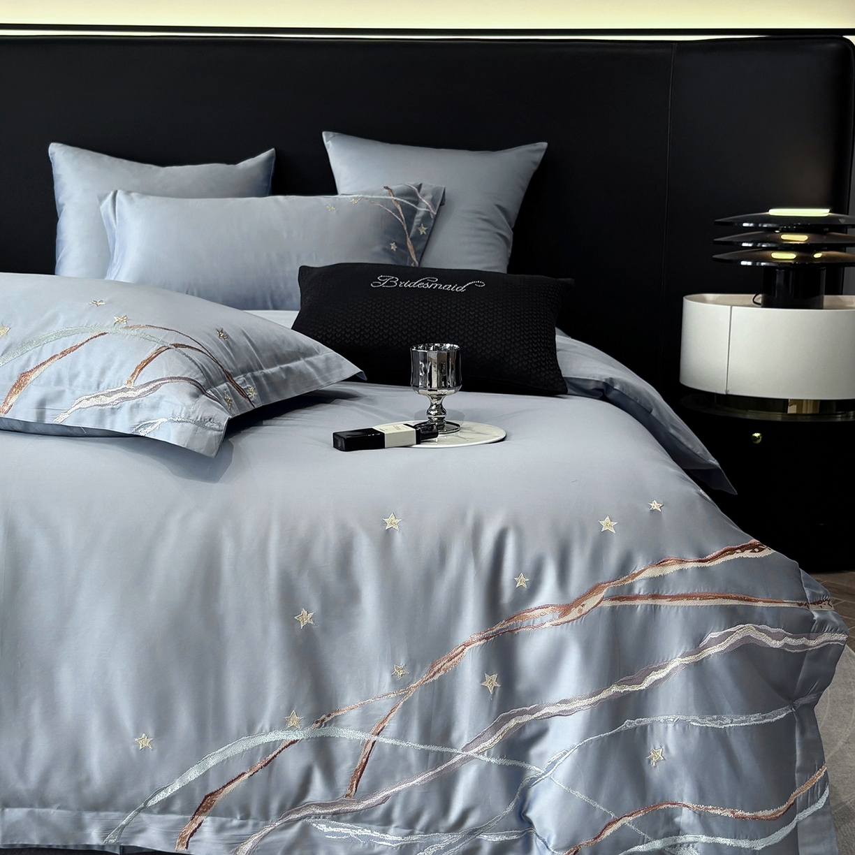 91家纺网 家纺一手货源 找家纺 曼布缇 2026春夏新款长绒棉绣花新品四件套-赛拉罗（严格控价券后378元起）控价超级立减活动后：券后378元起（额外设卷也不能低于此价格）会员减20  赛拉罗-蔚蓝