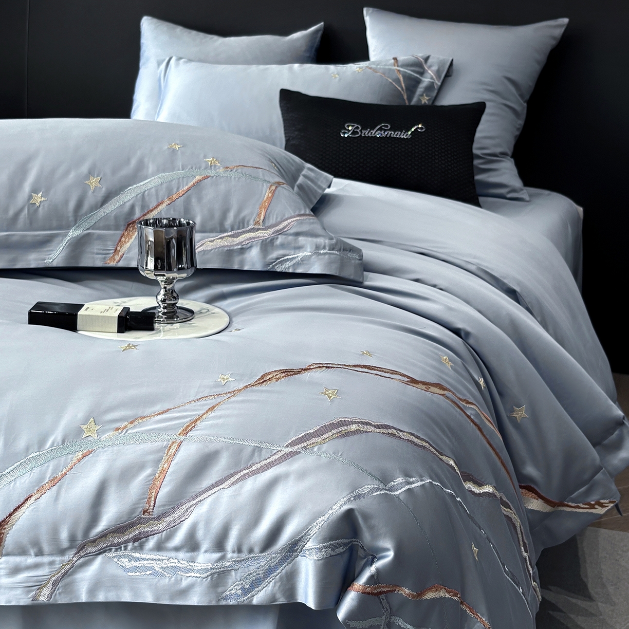 91家纺网 家纺一手货源 找家纺 曼布缇 2026春夏新款长绒棉绣花新品四件套-赛拉罗（严格控价券后378元起）控价超级立减活动后：券后378元起（额外设卷也不能低于此价格）会员减20  赛拉罗-蔚蓝