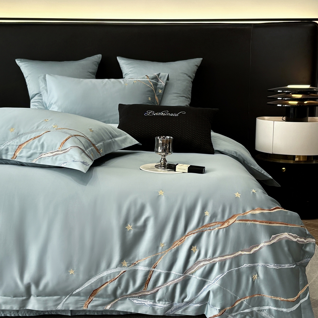 91家纺网 家纺一手货源 找家纺 曼布缇 2026春夏新款长绒棉绣花新品四件套-赛拉罗（严格控价券后378元起）控价超级立减活动后：券后378元起（额外设卷也不能低于此价格）会员减20  赛拉罗-赫蒂青