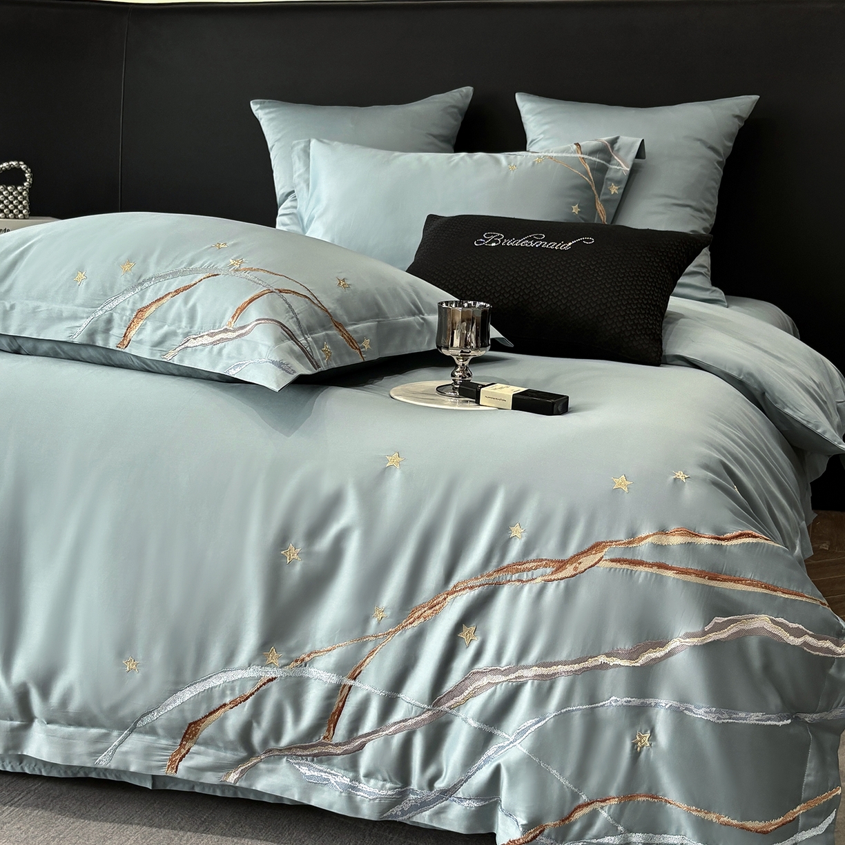 91家纺网 家纺一手货源 找家纺 曼布缇 2026春夏新款长绒棉绣花新品四件套-赛拉罗（严格控价券后378元起）控价超级立减活动后：券后378元起（额外设卷也不能低于此价格）会员减20  赛拉罗-赫蒂青