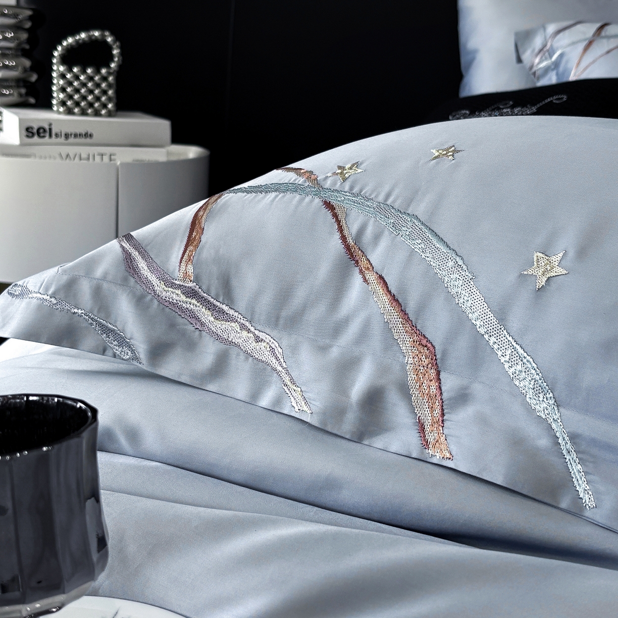 91家纺网 家纺一手货源 找家纺 曼布缇 2026春夏新款长绒棉绣花新品四件套-赛拉罗（严格控价券后378元起）控价超级立减活动后：券后378元起（额外设卷也不能低于此价格）会员减20  赛拉罗-蔚蓝