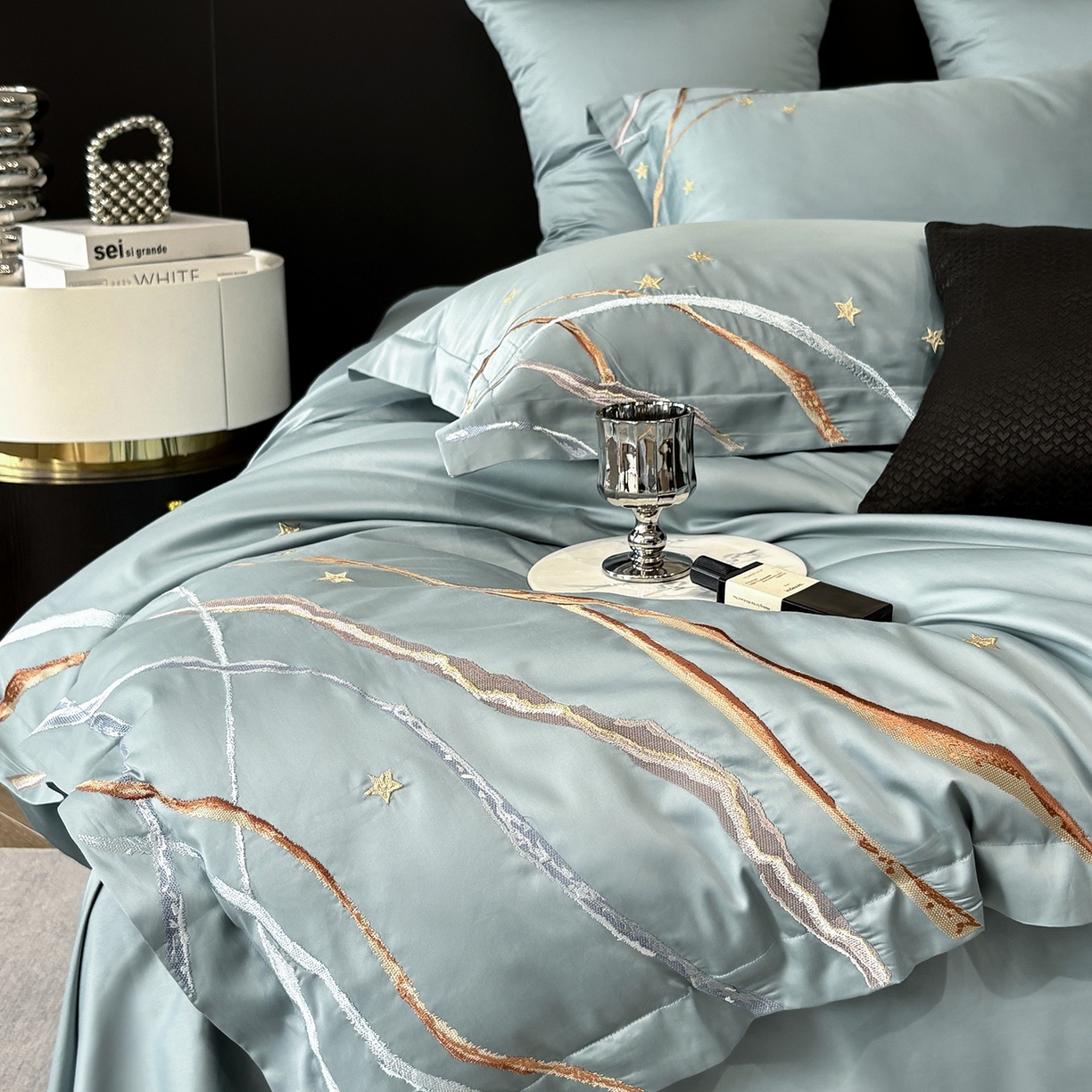 91家纺网 家纺一手货源 找家纺 曼布缇 2026春夏新款长绒棉绣花新品四件套-赛拉罗（严格控价券后378元起）控价超级立减活动后：券后378元起（额外设卷也不能低于此价格）会员减20  赛拉罗-赫蒂青