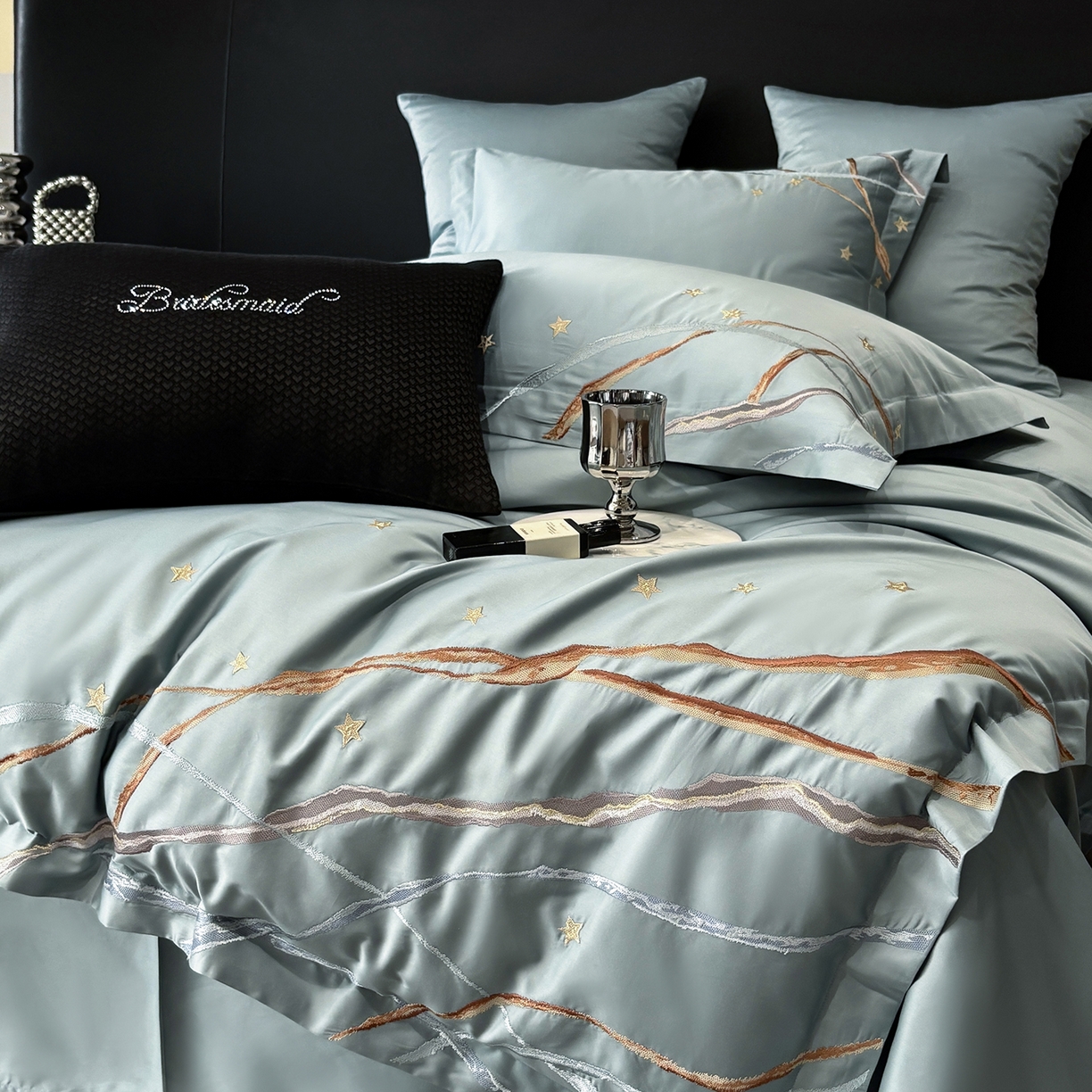 91家纺网 家纺一手货源 找家纺 曼布缇 2026春夏新款长绒棉绣花新品四件套-赛拉罗（严格控价券后378元起）控价超级立减活动后：券后378元起（额外设卷也不能低于此价格）会员减20  赛拉罗-赫蒂青