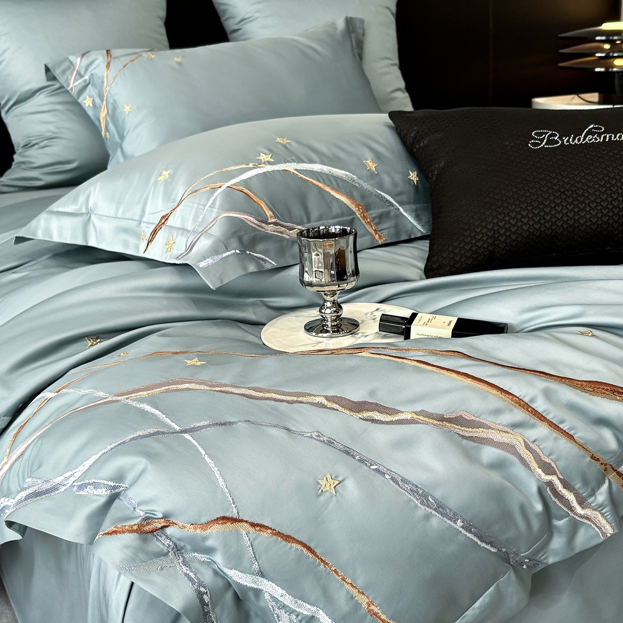 91家纺网 家纺一手货源 找家纺 曼布缇 2026春夏新款长绒棉绣花新品四件套-赛拉罗（严格控价券后378元起）控价超级立减活动后：券后378元起（额外设卷也不能低于此价格）会员减20  赛拉罗-赫蒂青