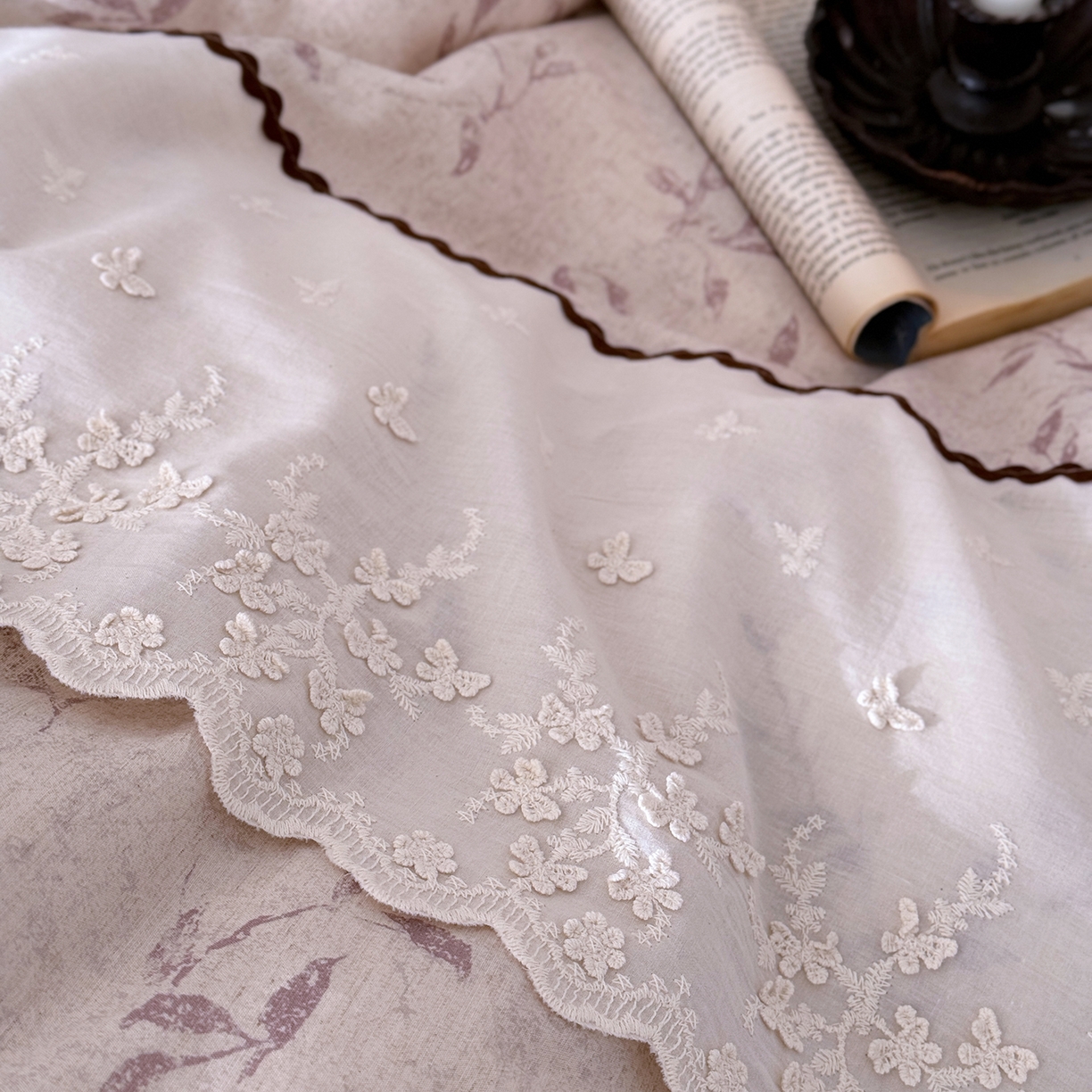 91家纺网 家纺一手货源 找家纺 淑女公社家纺 2026新款法式立体蝴蝶花边棉麻四件套 晚枝 红