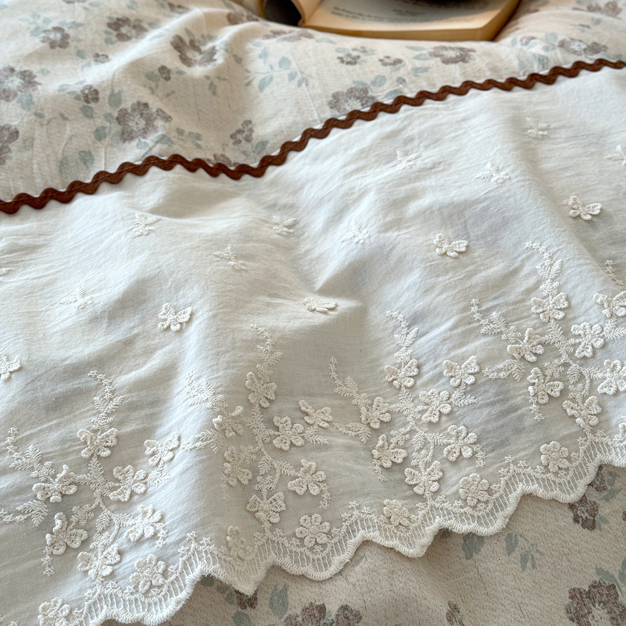 91家纺网 家纺一手货源 找家纺 淑女公社家纺 2026新款法式立体蝴蝶花边棉麻四件套 花香满园 绿